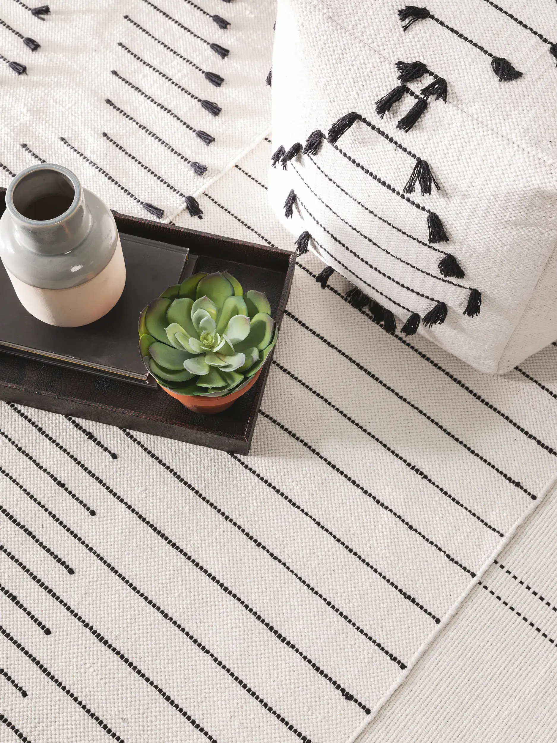 Rug made of 100% Baumwolle in Weiß with a 100% Baumwolle high pile by benuta Pop