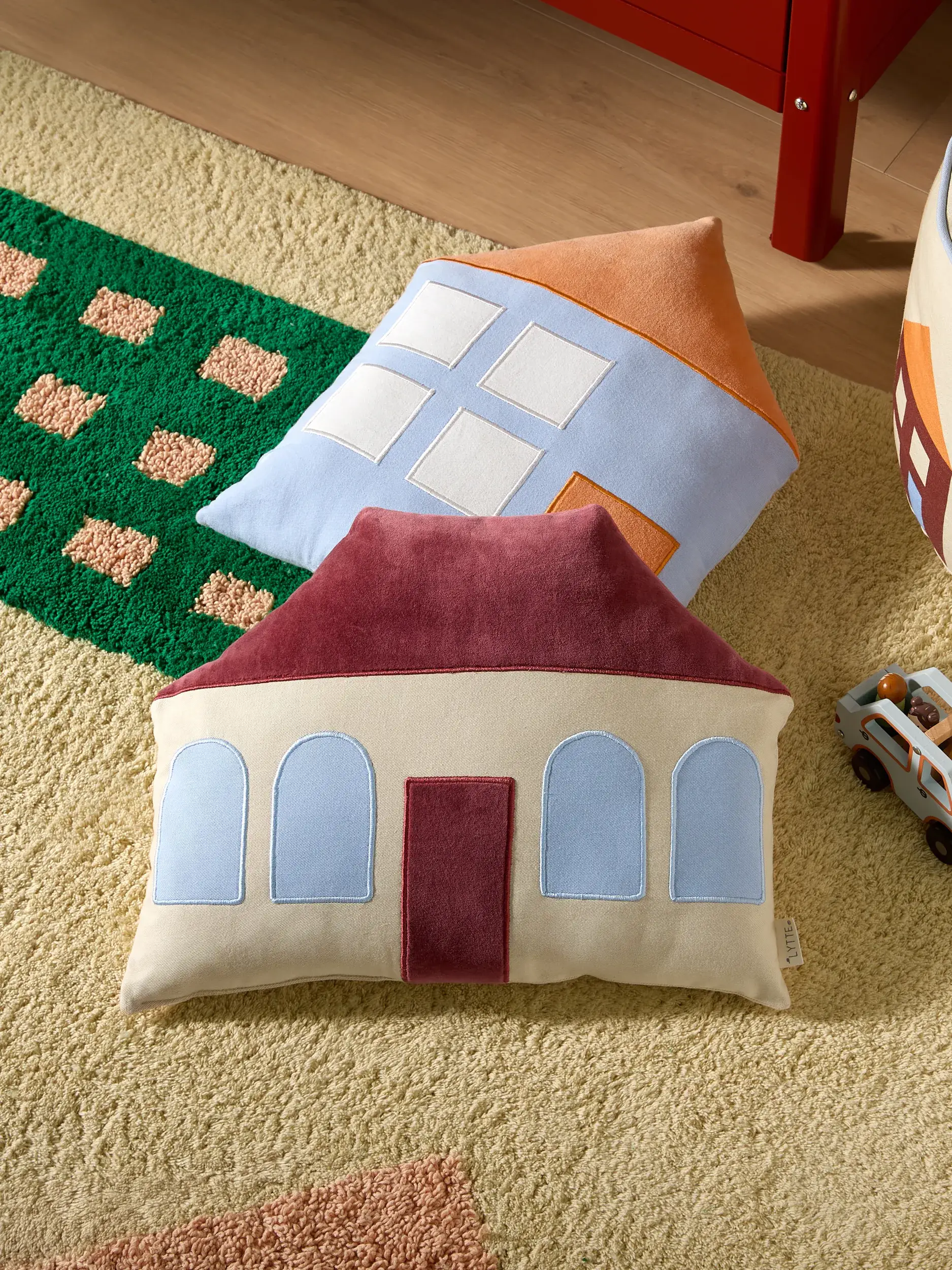 Cushion Niels Beige/Red by Lytte