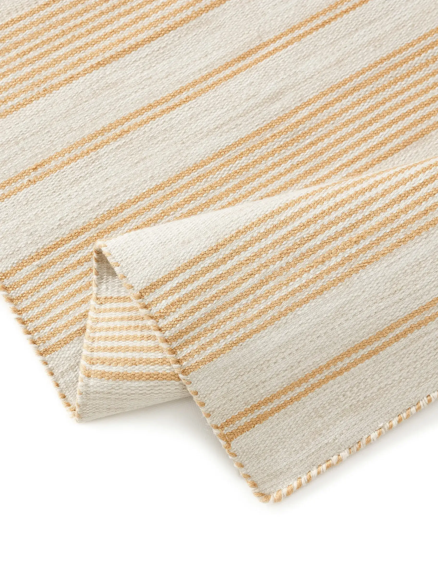 Matto 100% Polyester (recyceltes PET)a värissä Gelb 100% Polyester (recyceltes PET) korkealla nukalla merkiltä benuta Nest