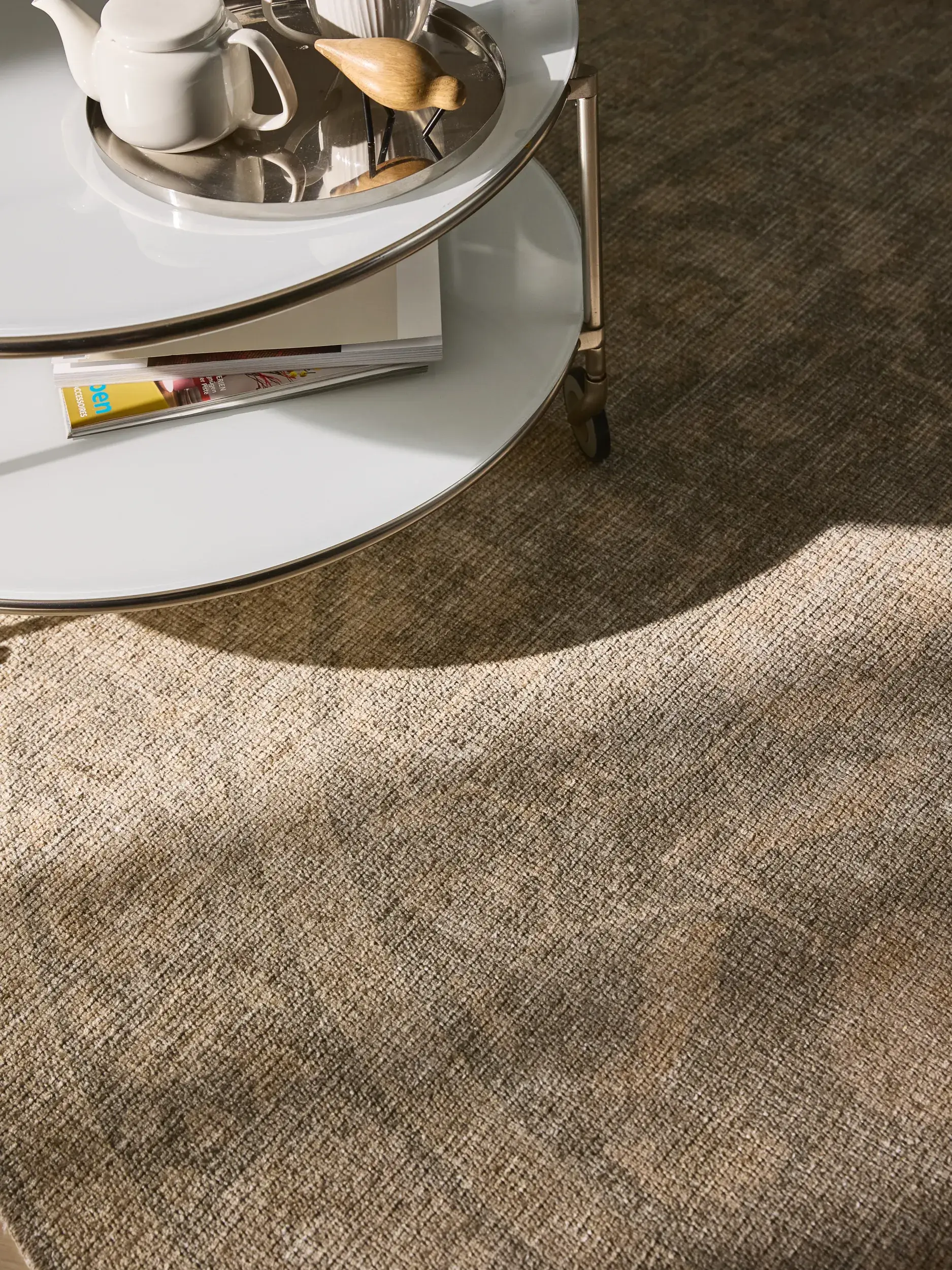Tæppe af 50% Polyester, 50% Polybomuld i Beige med 50% Polyester, 50% Polybomuld høj luv fra benuta nest