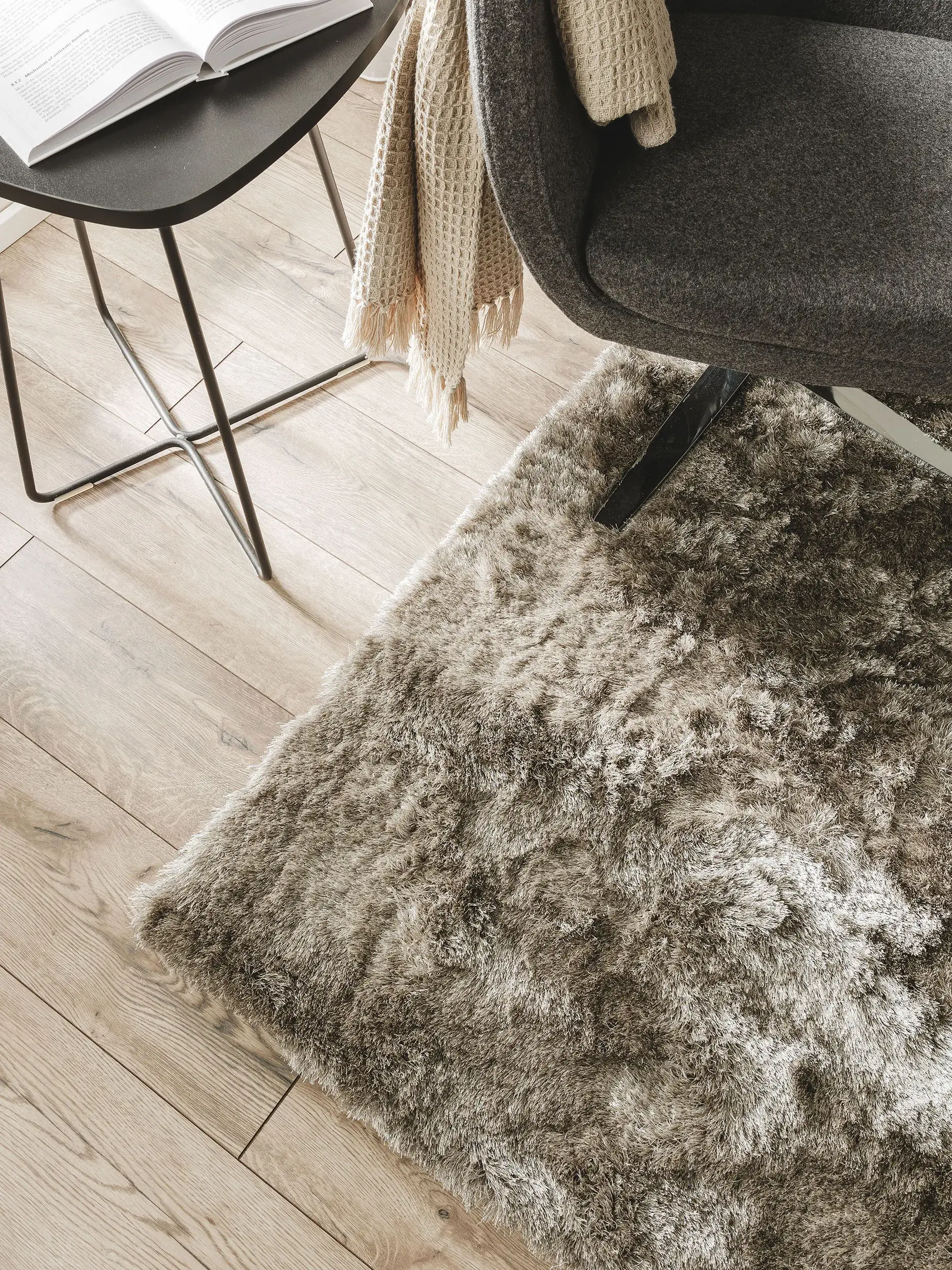 Teppich aus 100% Polyester in Grau mit 100% Polyester hohem Flor von benuta Nest