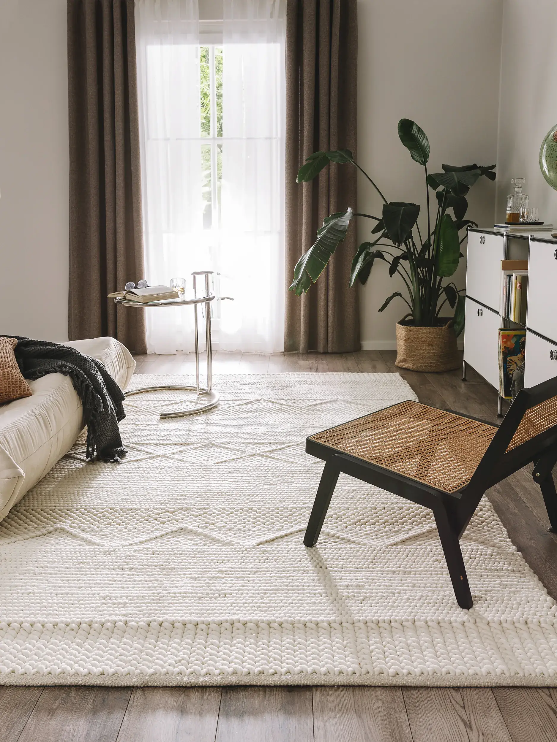 Rug made of 100% Wolle in Beige with a 100% Wolle high pile by benuta Pure