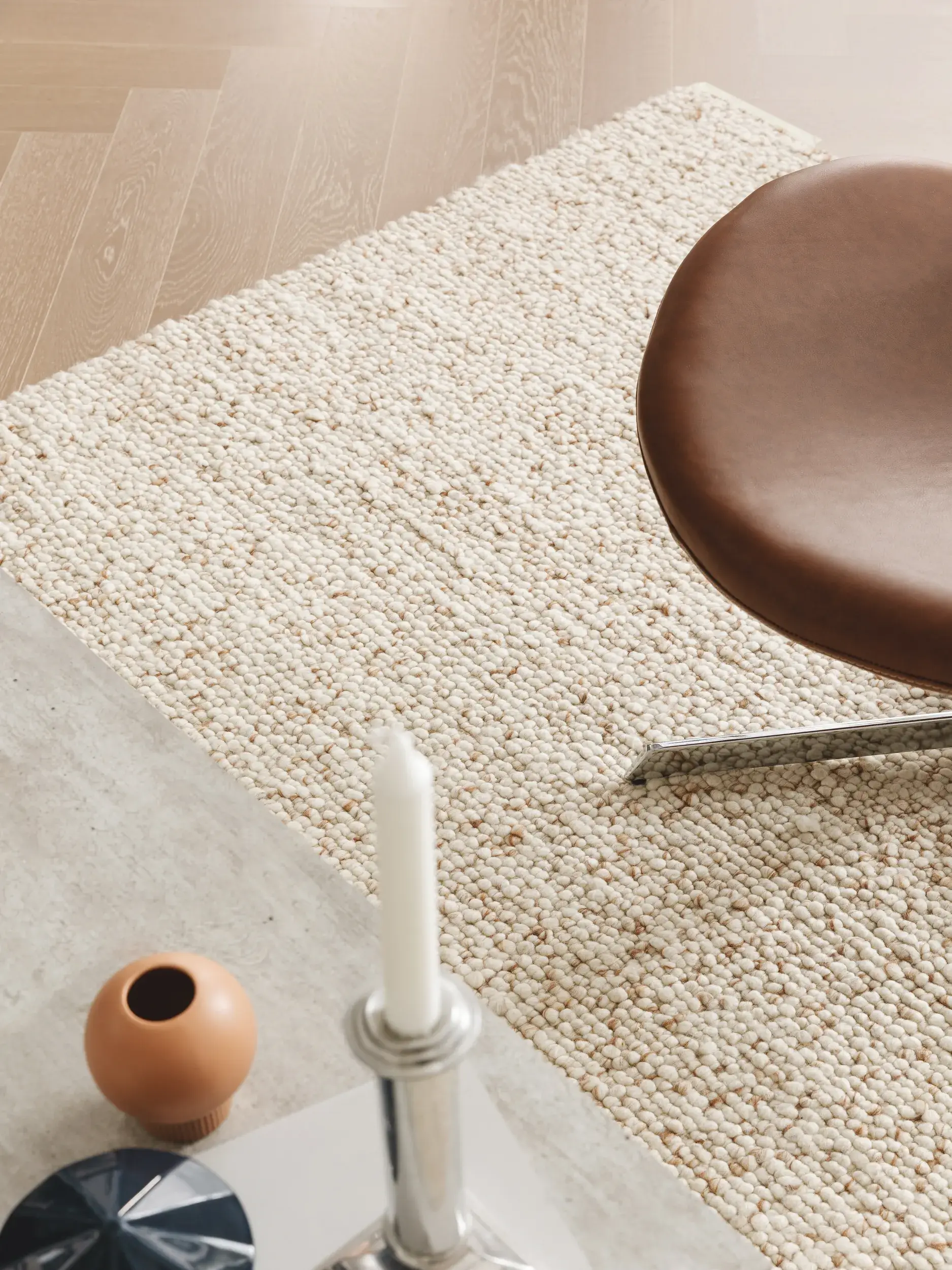 Tapete de 70% Wolle (from New Zealand), 30% Polyester em Braun com pelo de 70% Wolle (from New Zealand), 30% Polyester de altura da benuta Pure