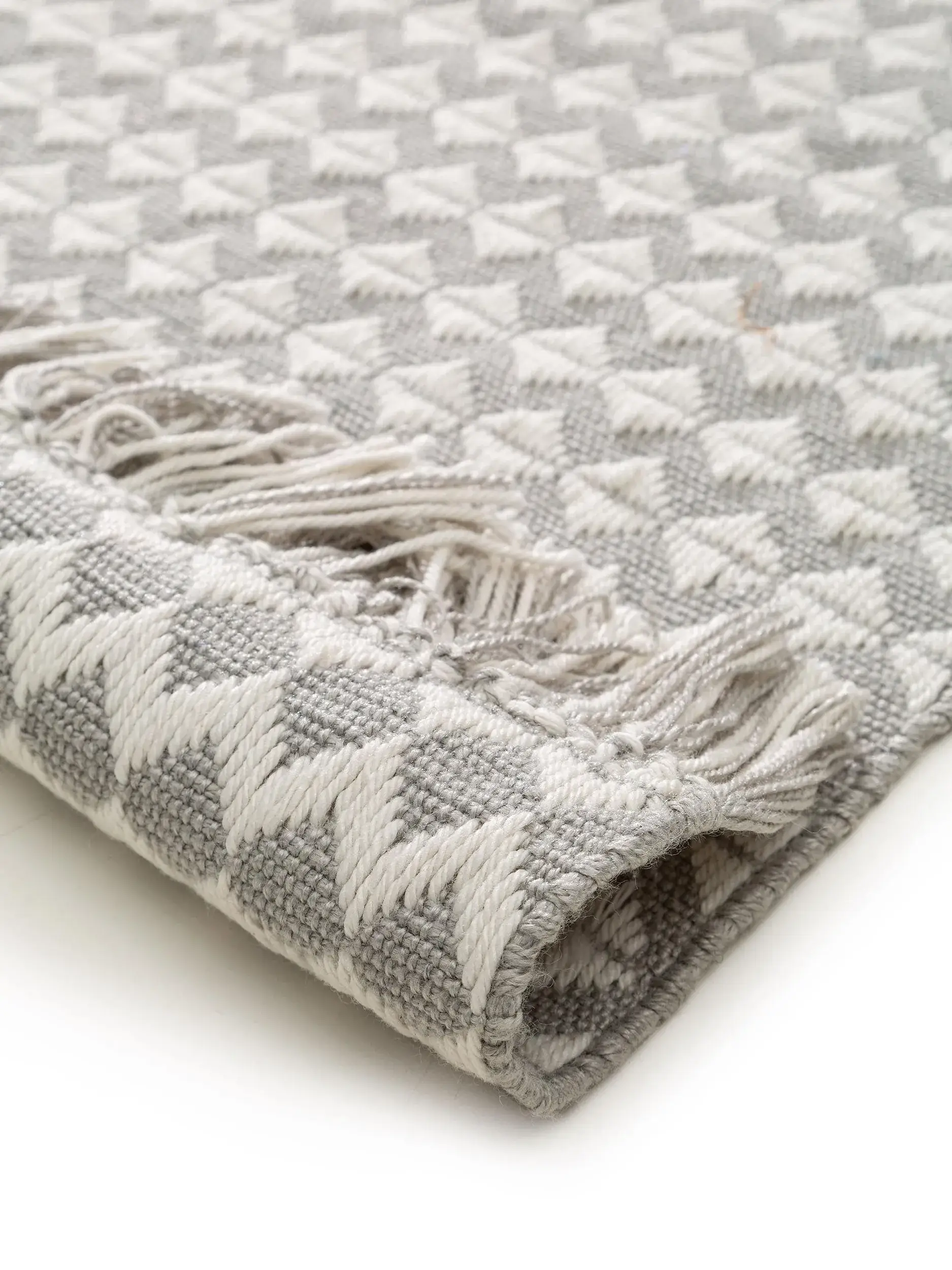 Matto 100% Polyester (recyceltes PET)a värissä Grau 100% Polyester (recyceltes PET) korkealla nukalla merkiltä benuta Pure