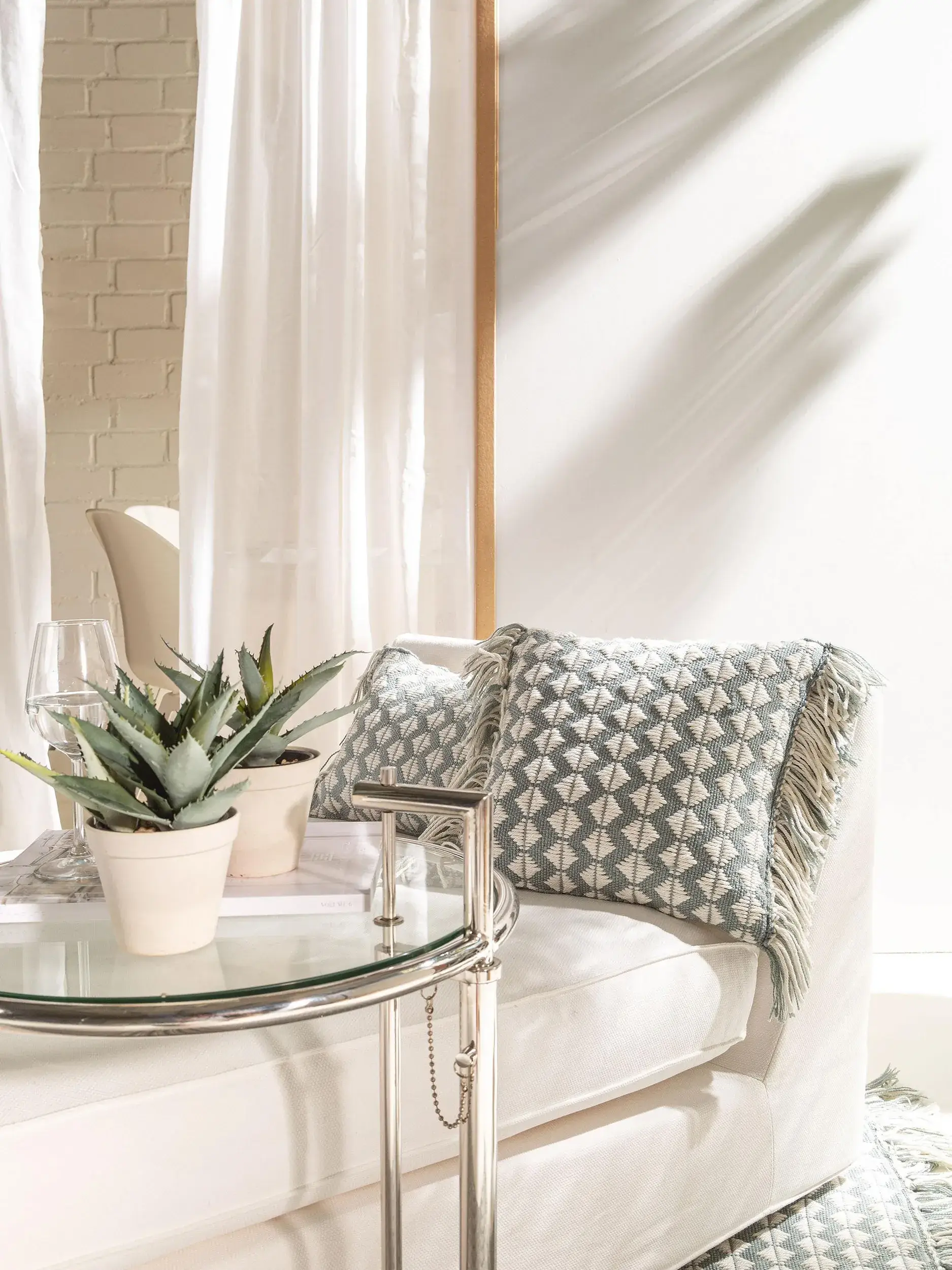 In- & Outdoor Kissen Morty Blau in Geometrisch design made of 100% Polyester (recycled PET) by benuta Pure