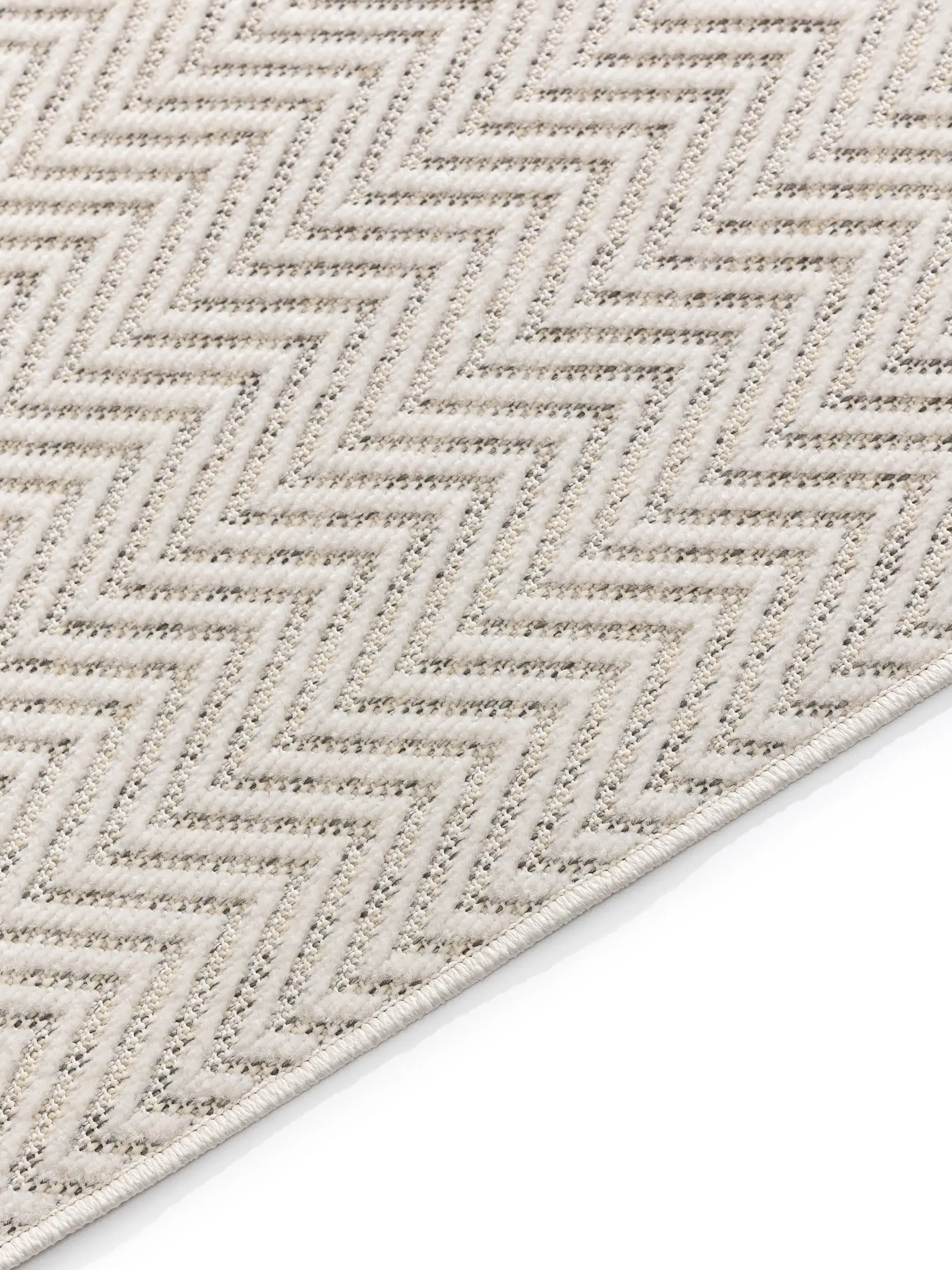 Rug made of 100% Polypropylen in White with a 100% Polypropylen high pile by benuta Basic