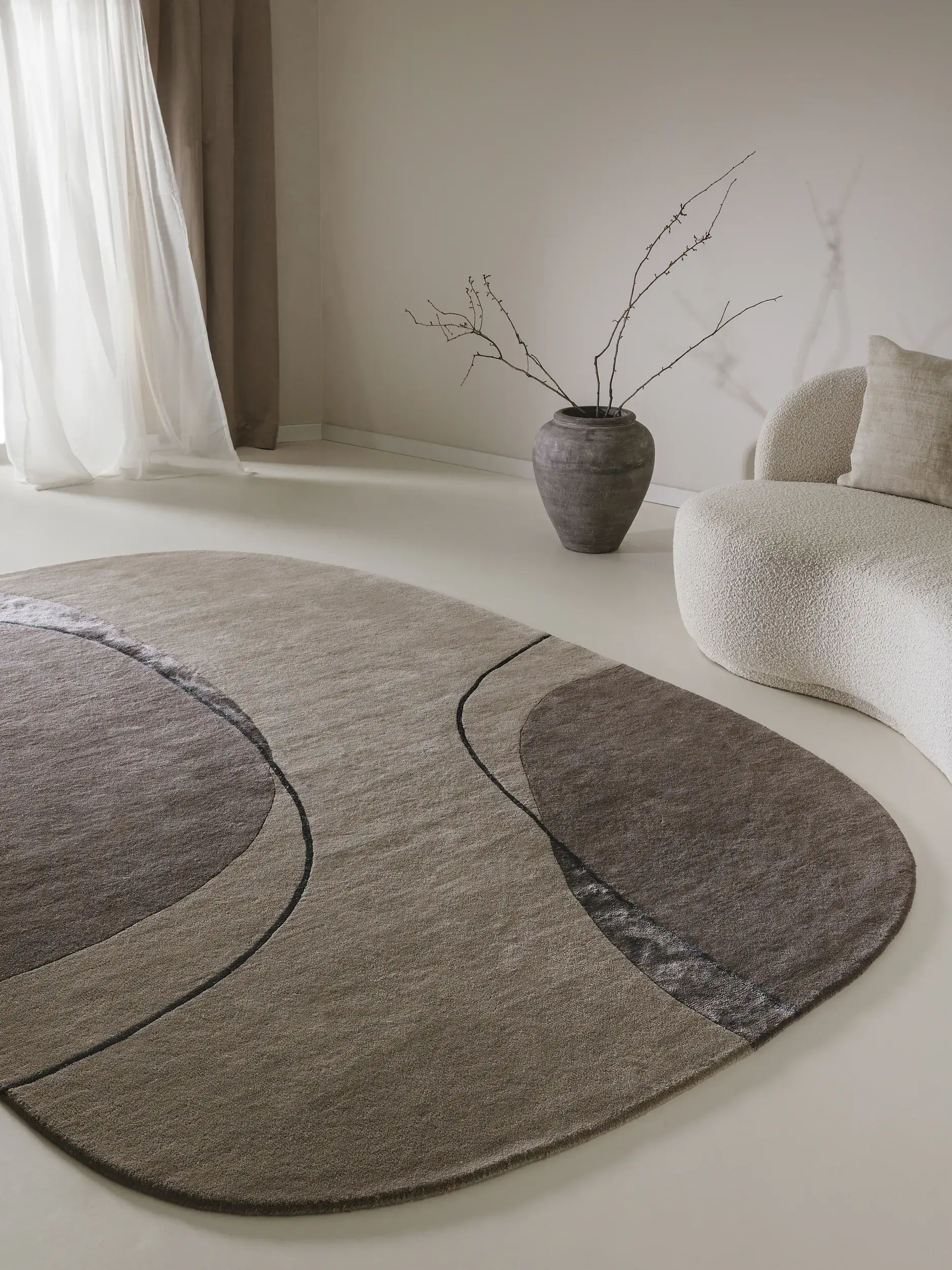 Tapijt van 85% Wol, 15% Viscose in Taupe met een 85% Wol, 15% Viscose hoge pool van benuta pure