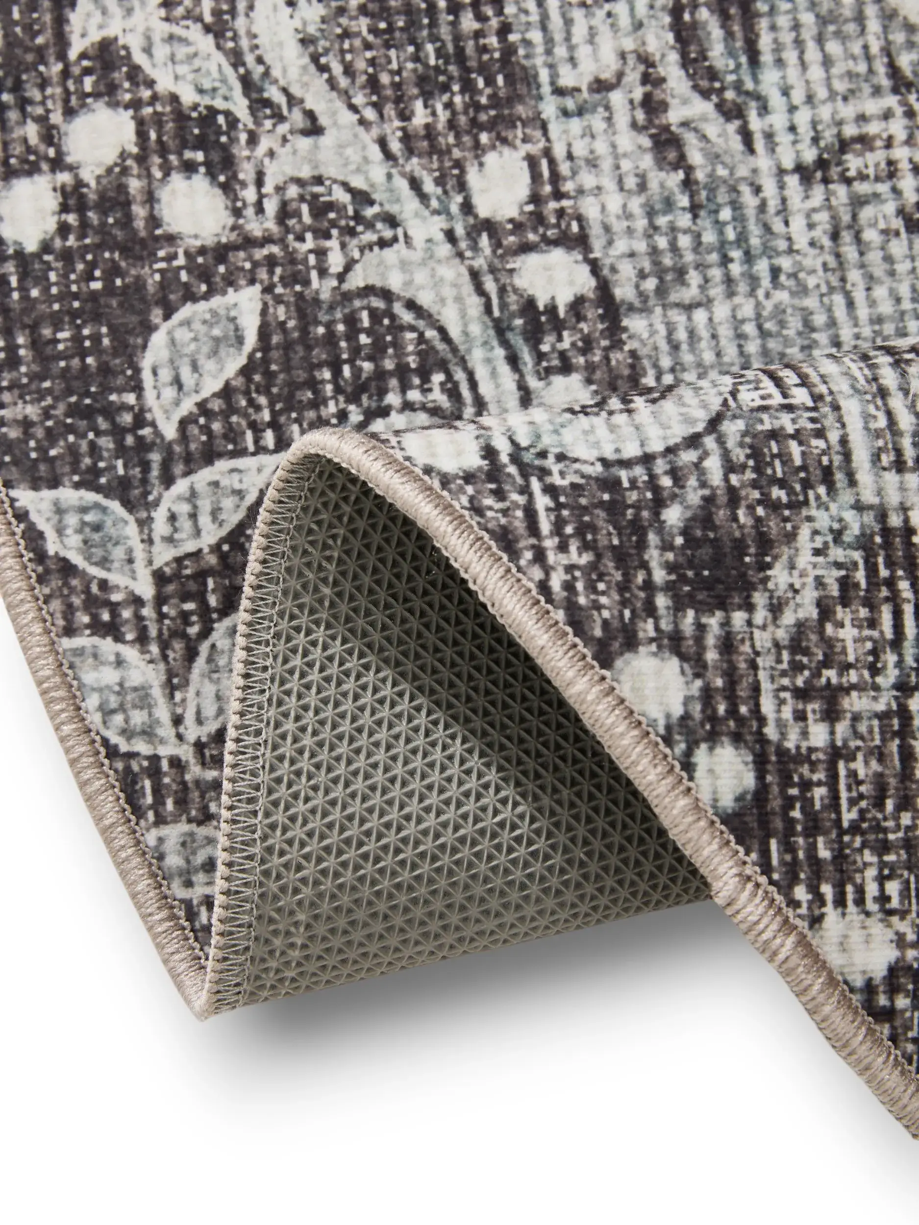 Rug made of 100% Polyester in Black with a 100% Polyester high pile by benuta Basic