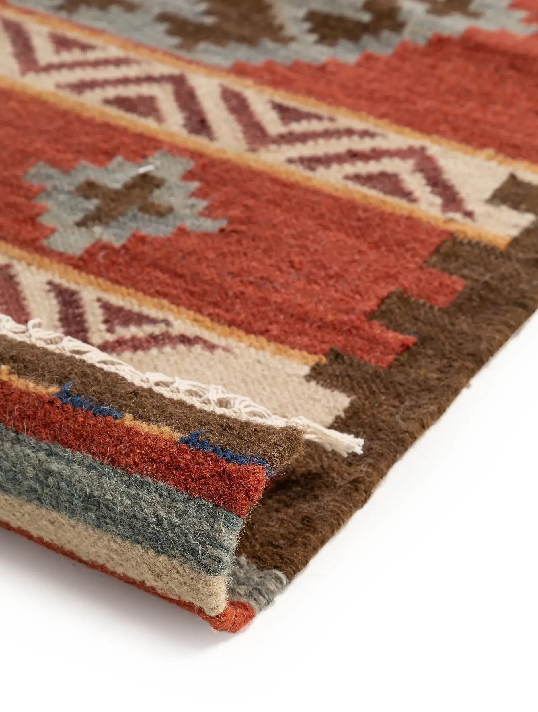 Matto 90% Wolle, 10% Baumwollea värissä Multicolor 90% Wolle, 10% Baumwolle korkealla nukalla merkiltä benuta Pure