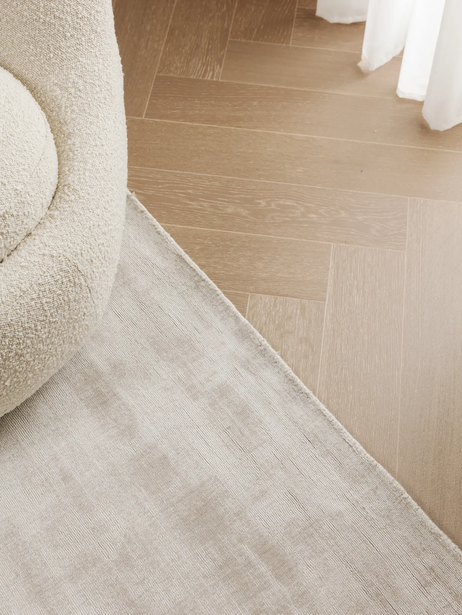 Matta Nova av 100% Viskos i Beige från benuta pure