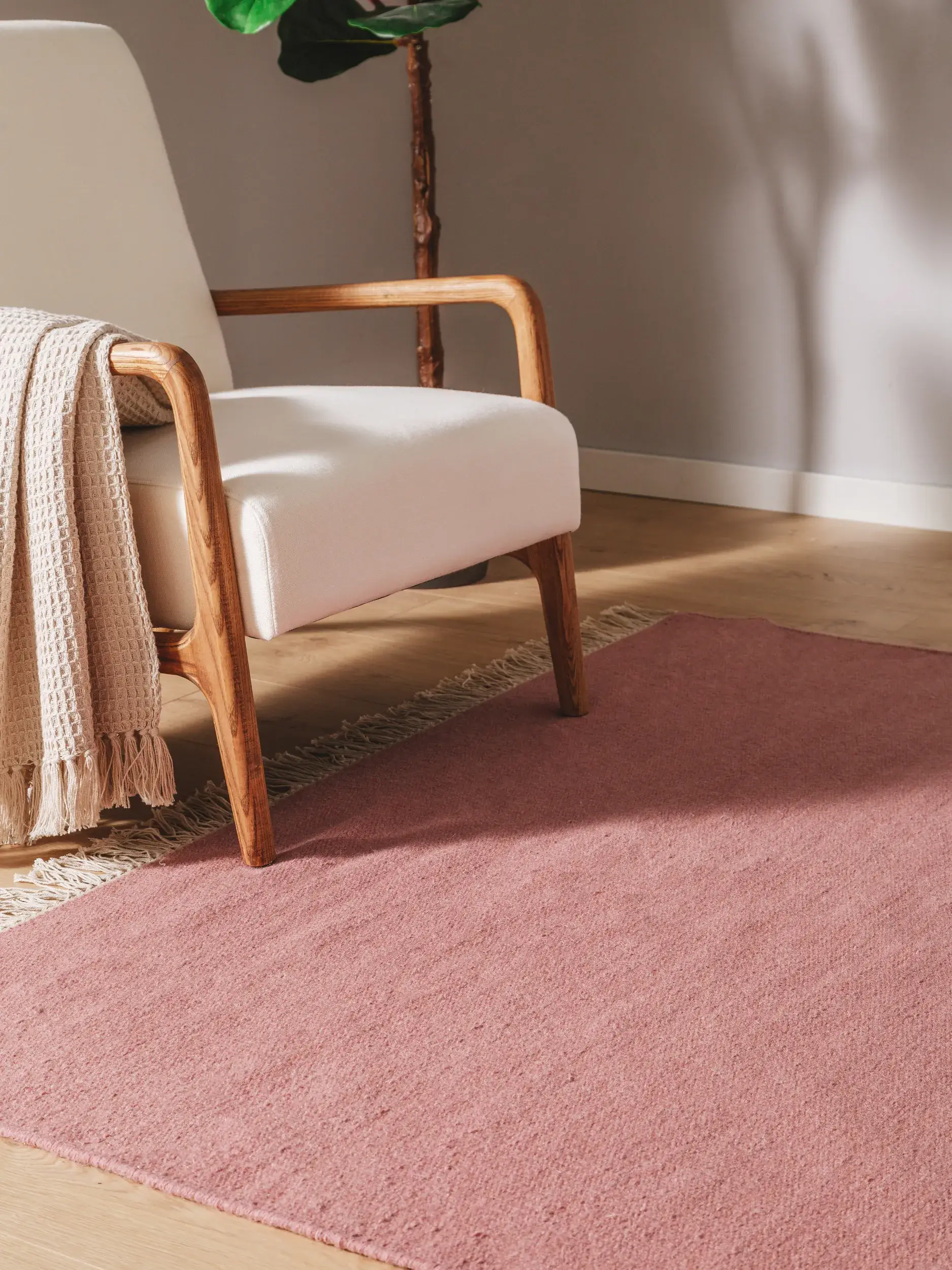 Matto 80% Wolle, 20% Baumwollea värissä Rosa 80% Wolle, 20% Baumwolle korkealla nukalla merkiltä benuta Pop