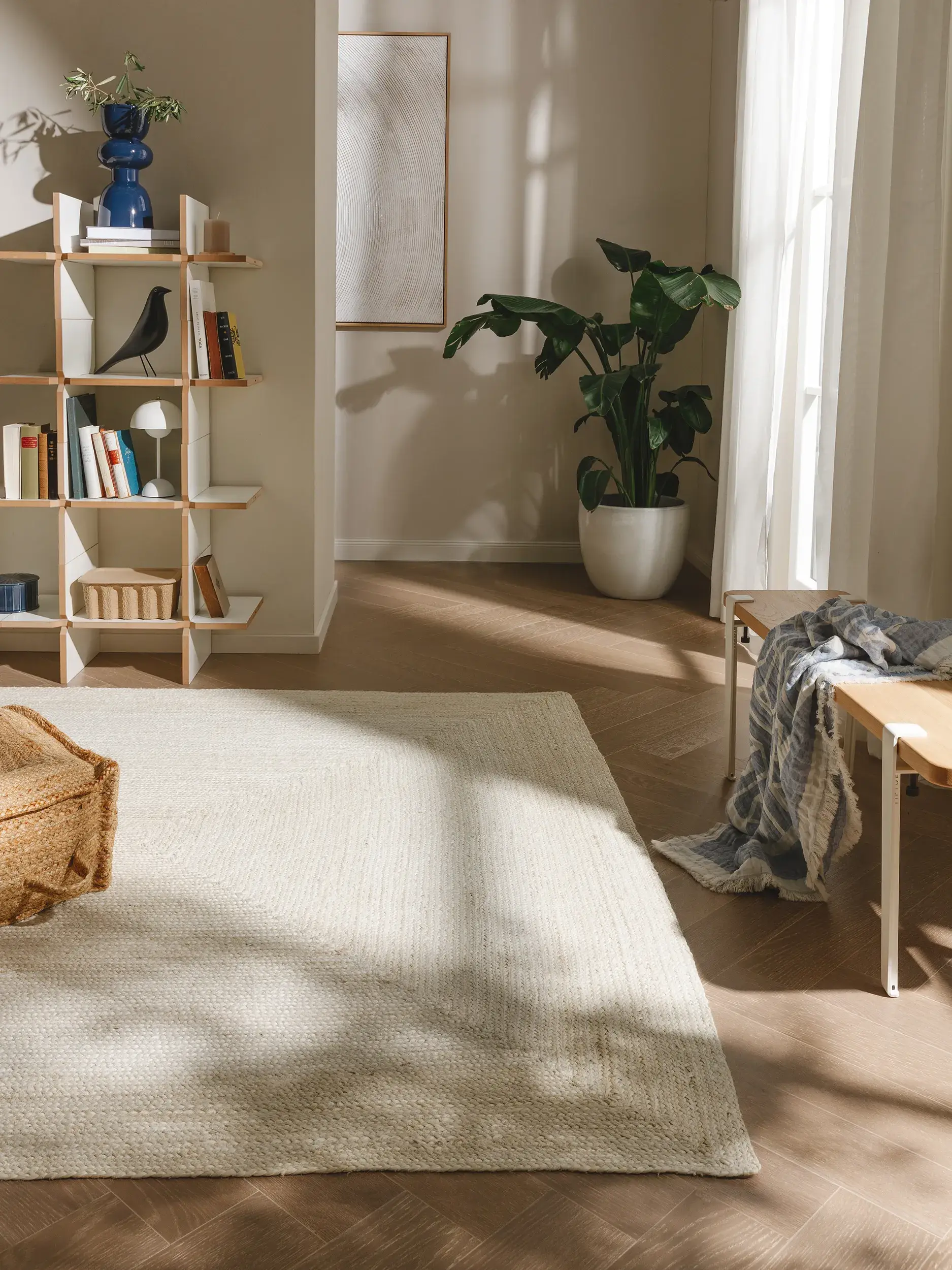 Teppich aus 100% Jute in Weiß mit 100% Jute hohem Flor von benuta Pure