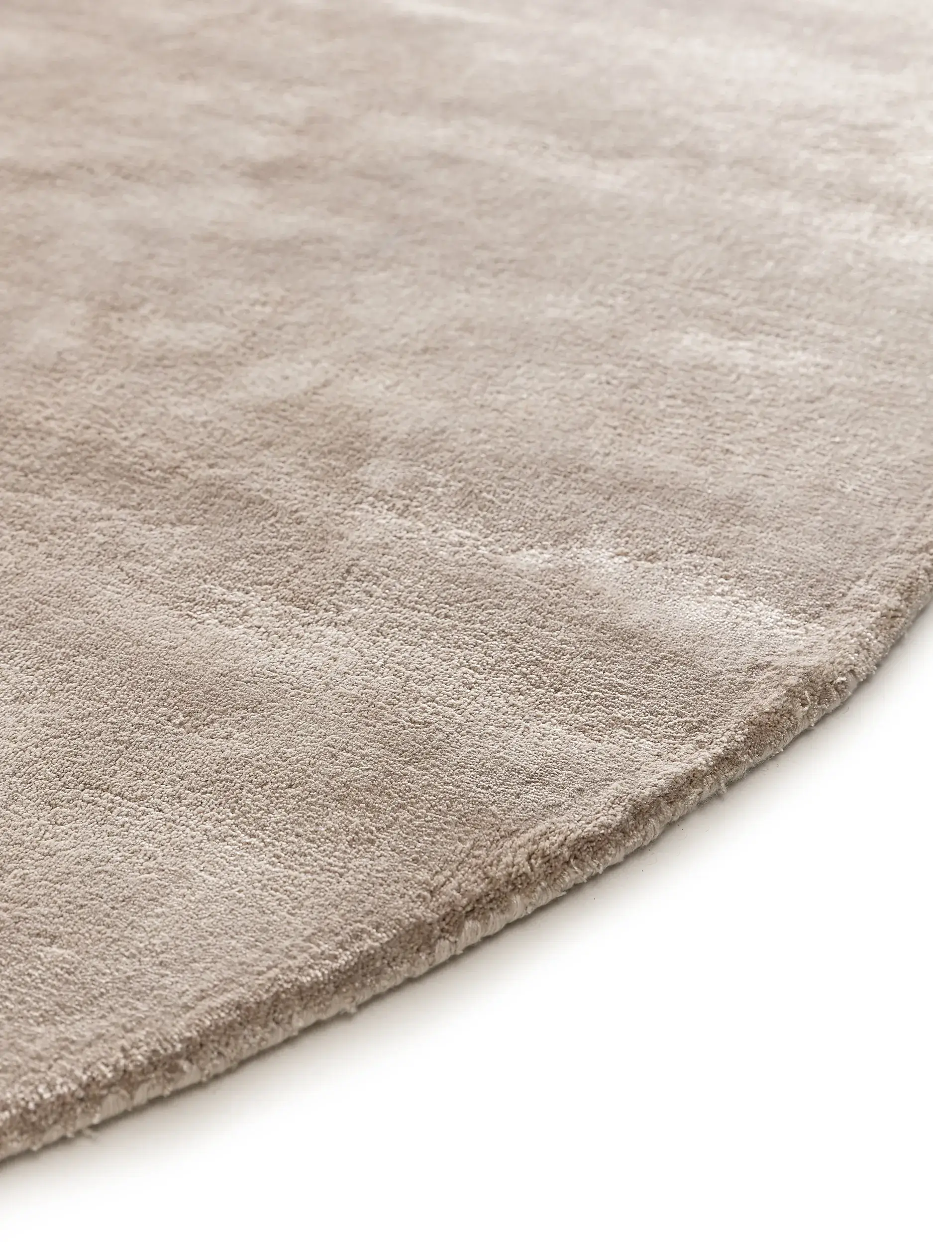Teppich aus 100% Viskose in Taupe mit 100% Viskose hohem Flor von benuta Pure
