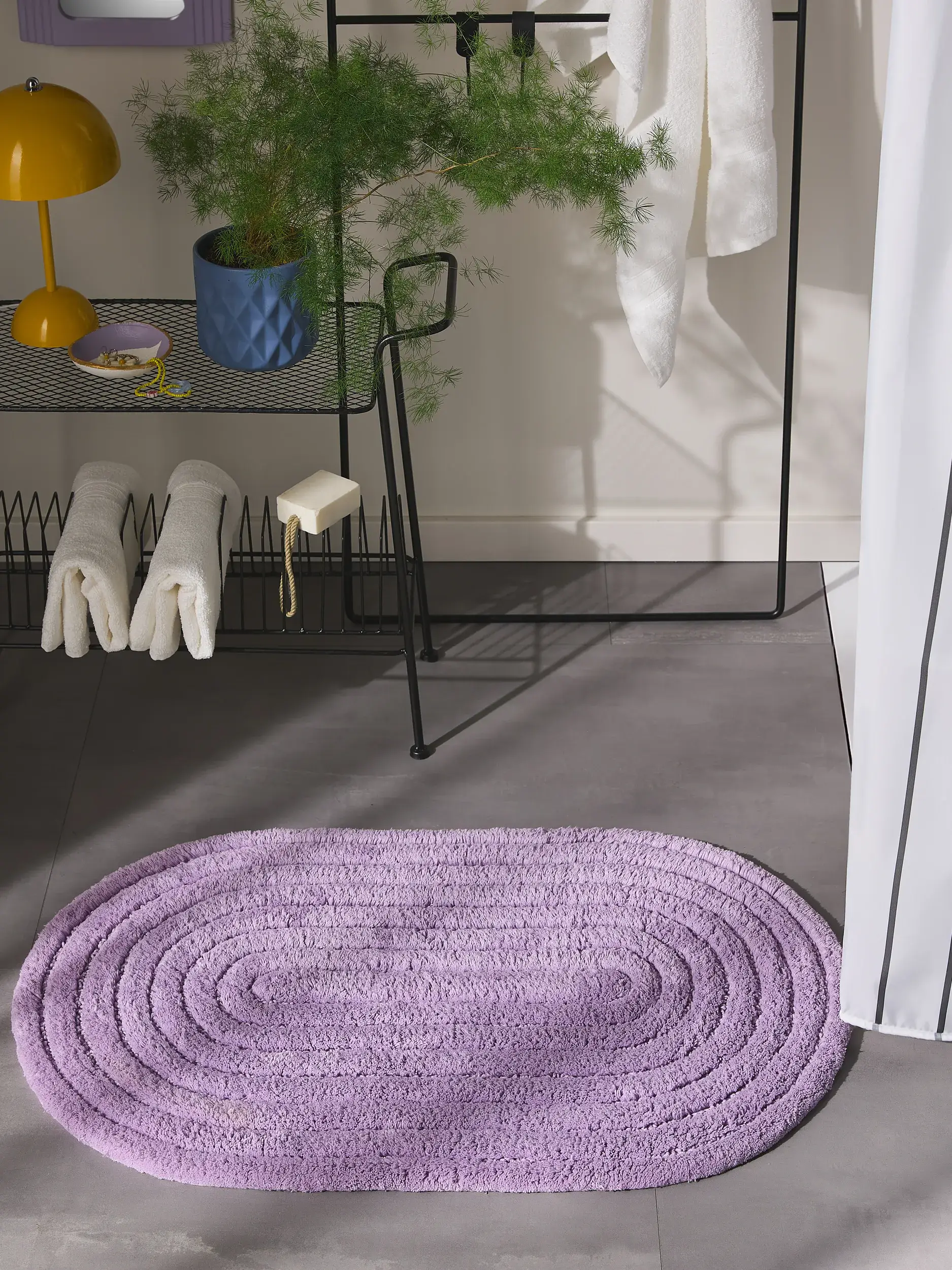 Badematte Nia Lila im Design Geometrisch aus 100% Baumwolle von benuta Pop