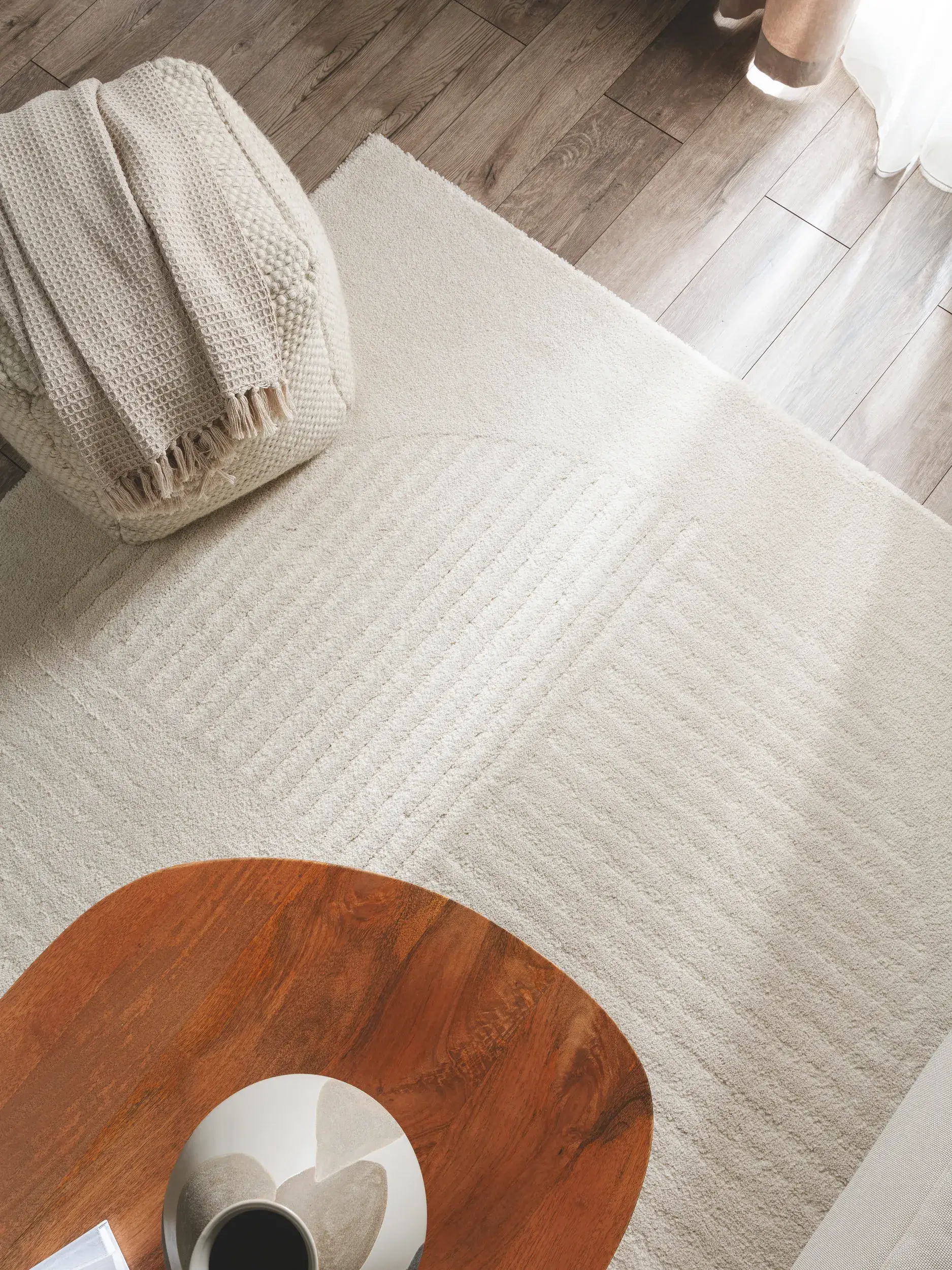 Tapis en 100% Polypropylène en Blanc avec une pile de 100% Polypropylène de hauteur de benuta nest