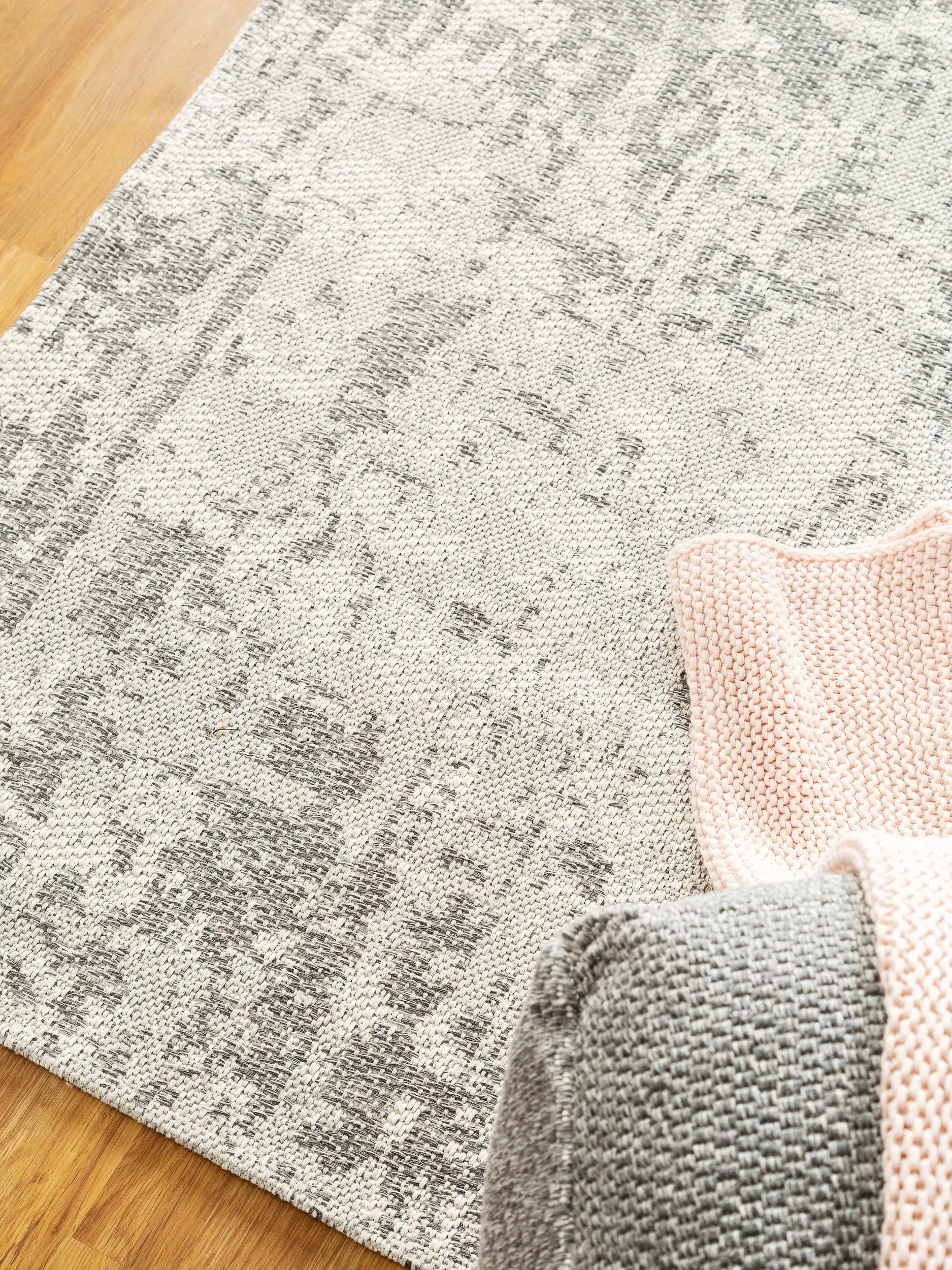 Rug made of 100% Cotton in Grey with a 100% Cotton high pile by benuta Nest