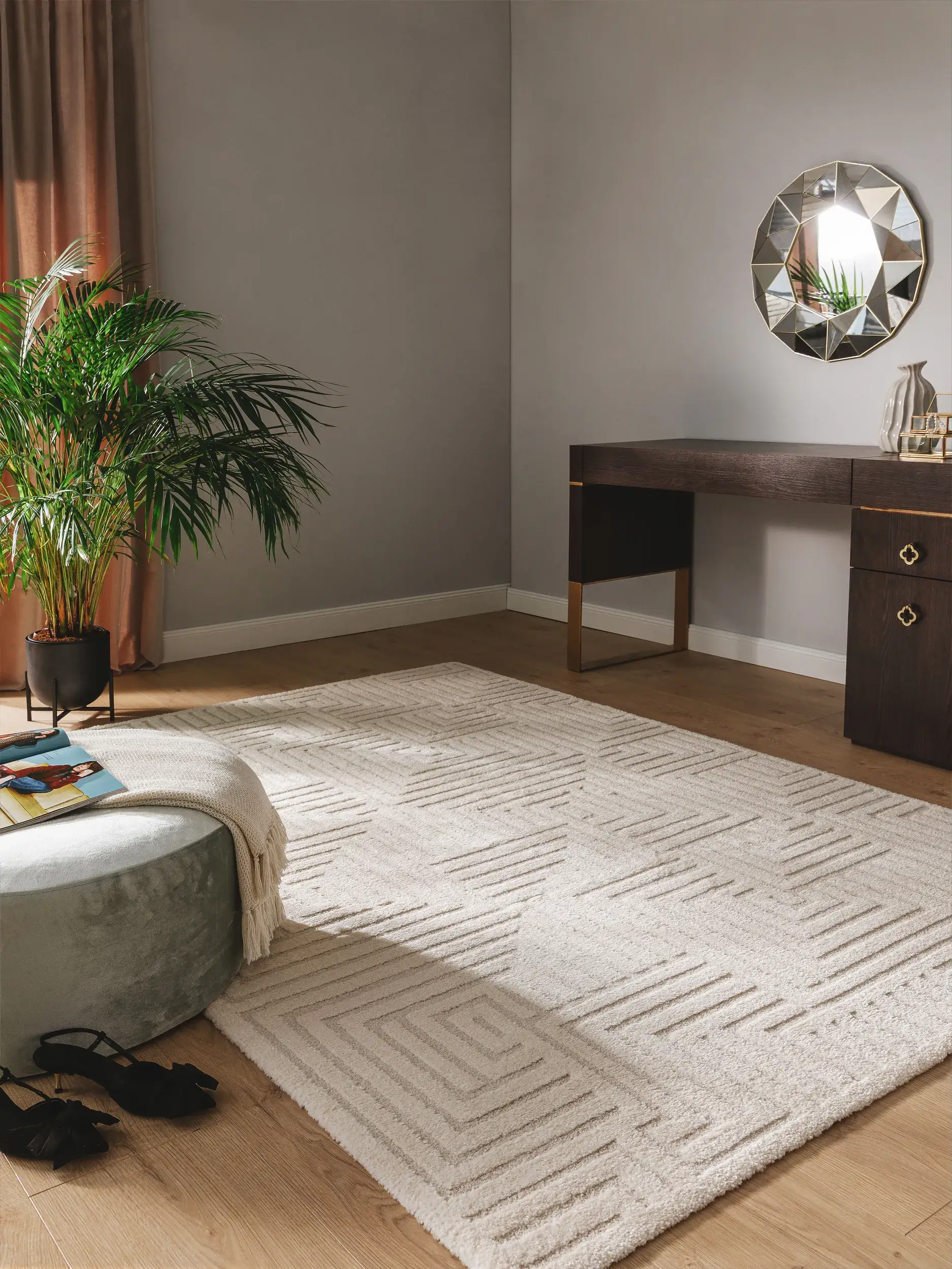 Rug made of 60% Polypropylen, 40% Polyester in Beige with a 60% Polypropylen, 40% Polyester high pile by benuta Nest