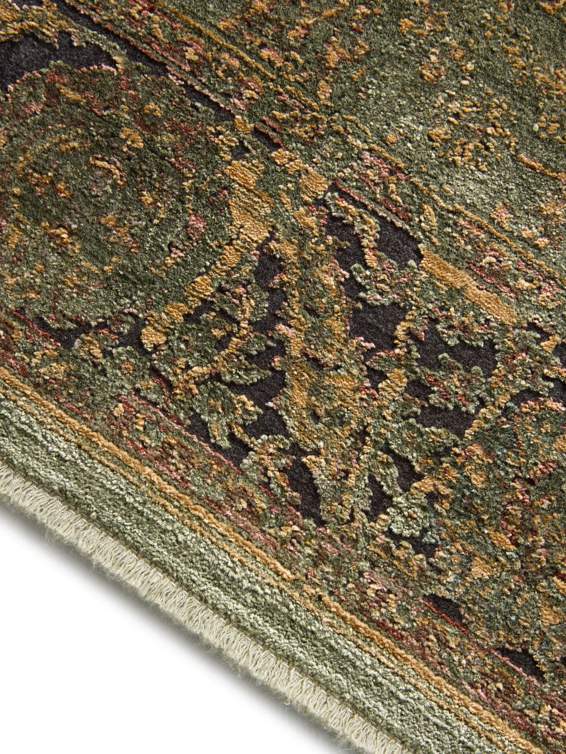 Teppich aus 56% Viskose, 30% Polyester, 14% Polyacryl in Grün mit 56% Viskose, 30% Polyester, 14% Polyacryl hohem Flor von benuta Finest
