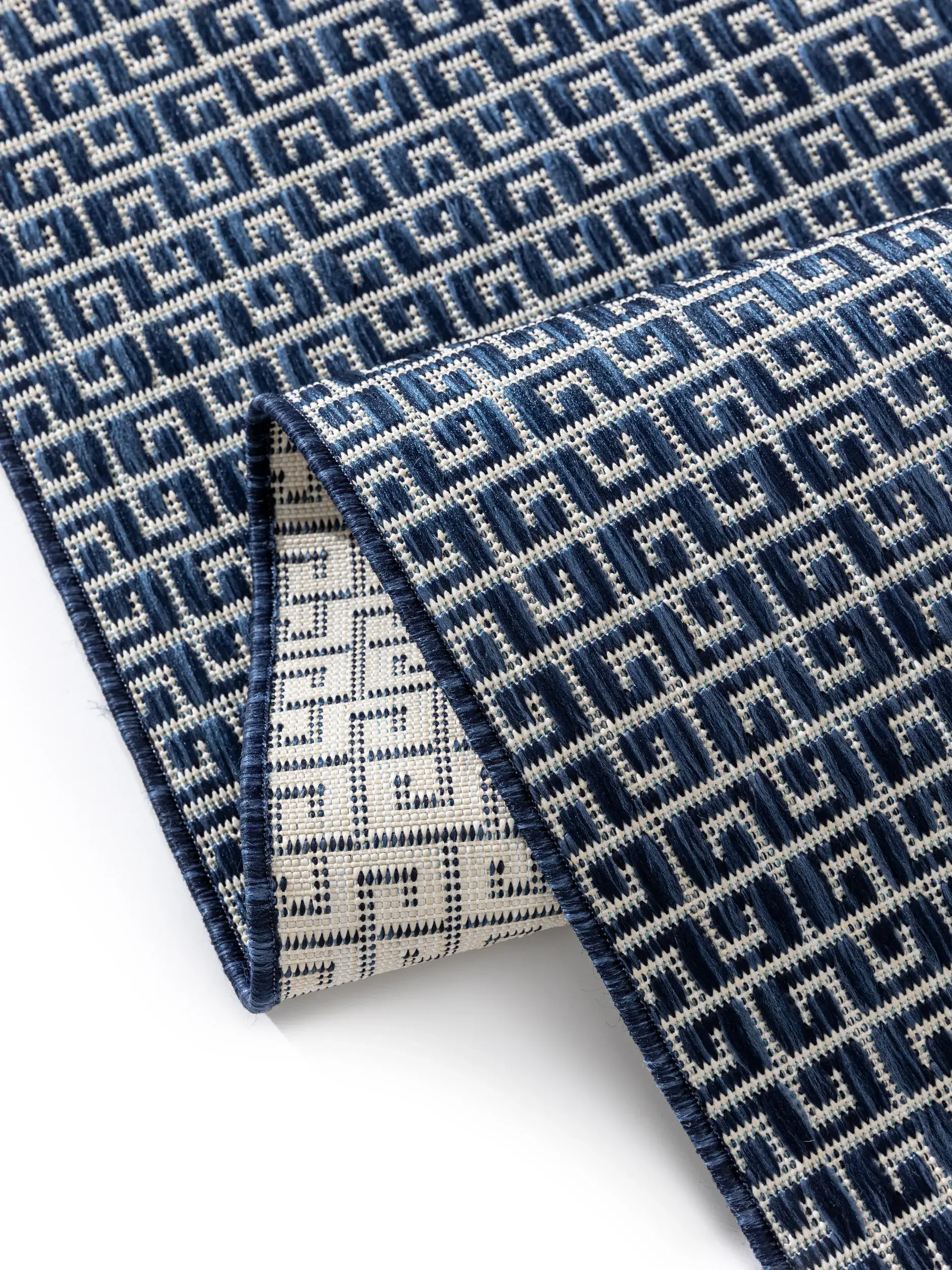 Rug made of 100% Polypropylen in White with a 100% Polypropylen high pile by benuta Basic