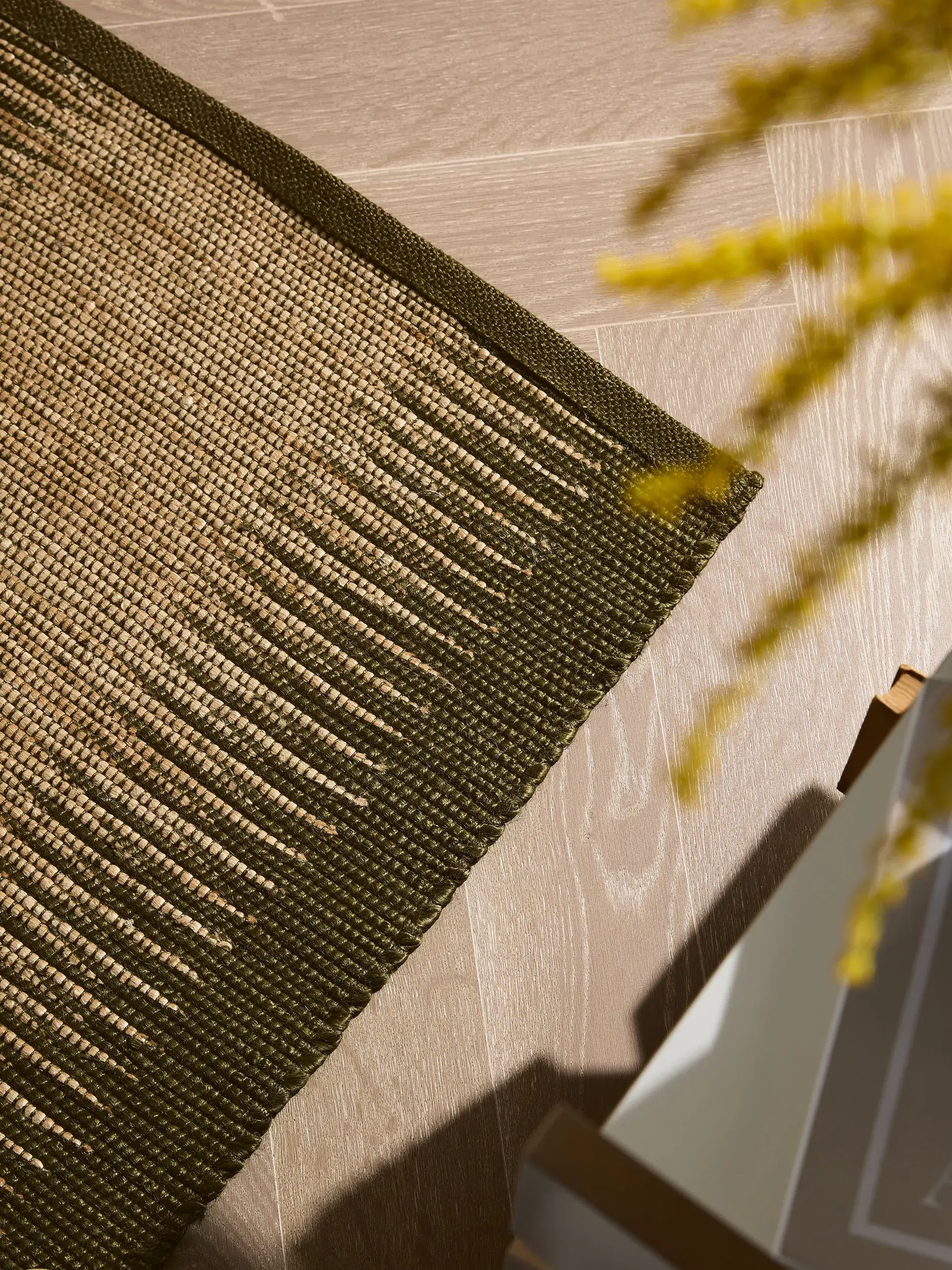 Rug made of 79% Polyester, 20% Baumwolle, 1% Latex in Grün with a 79% Polyester, 20% Baumwolle, 1% Latex high pile by benuta Pure