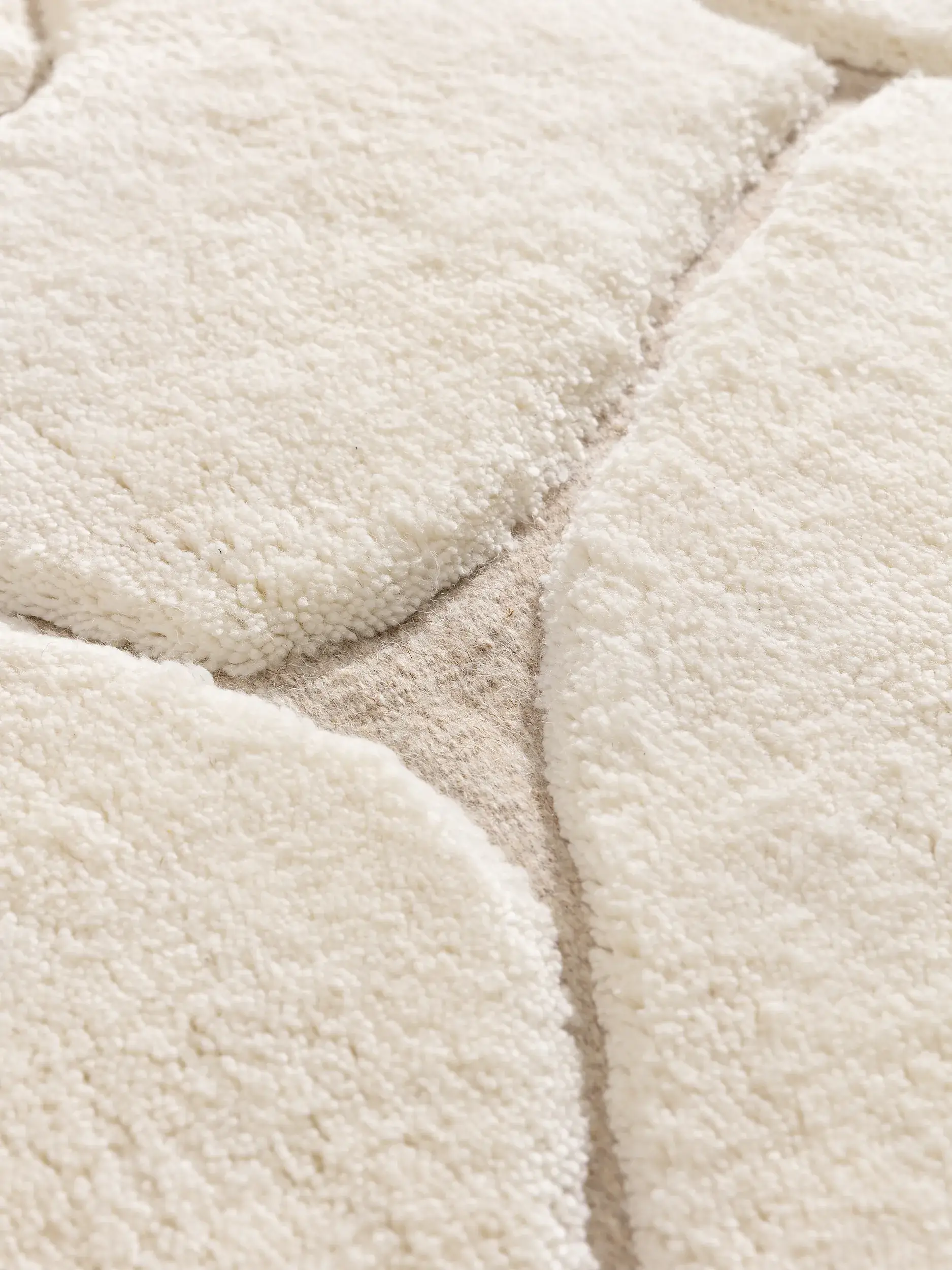 Teppich aus 90% Wolle, 10% Baumwolle in Beige mit 90% Wolle, 10% Baumwolle hohem Flor von benuta Finest