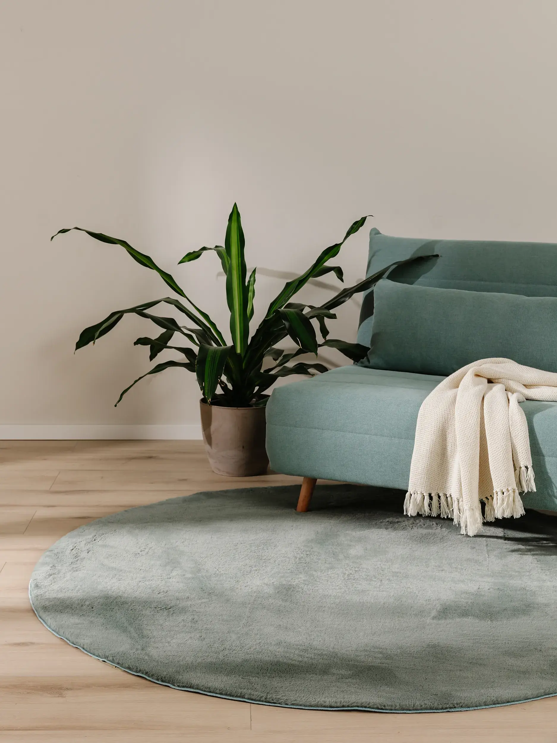 Rug made of 100% Polyester in Green with a 100% Polyester high pile by benuta Basic