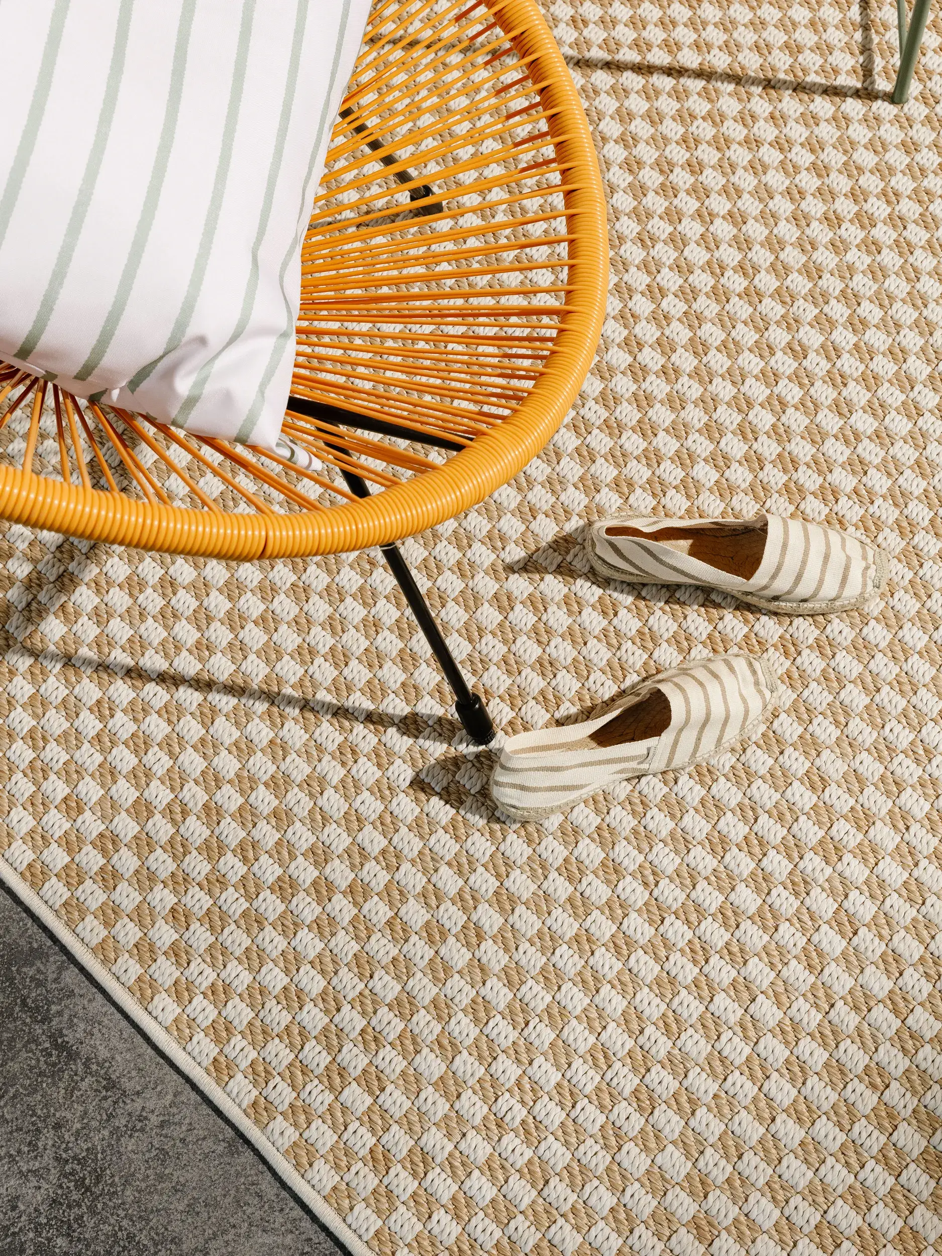 Teppich aus 100% Polypropylen in Beige mit 100% Polypropylen hohem Flor von benuta Pop