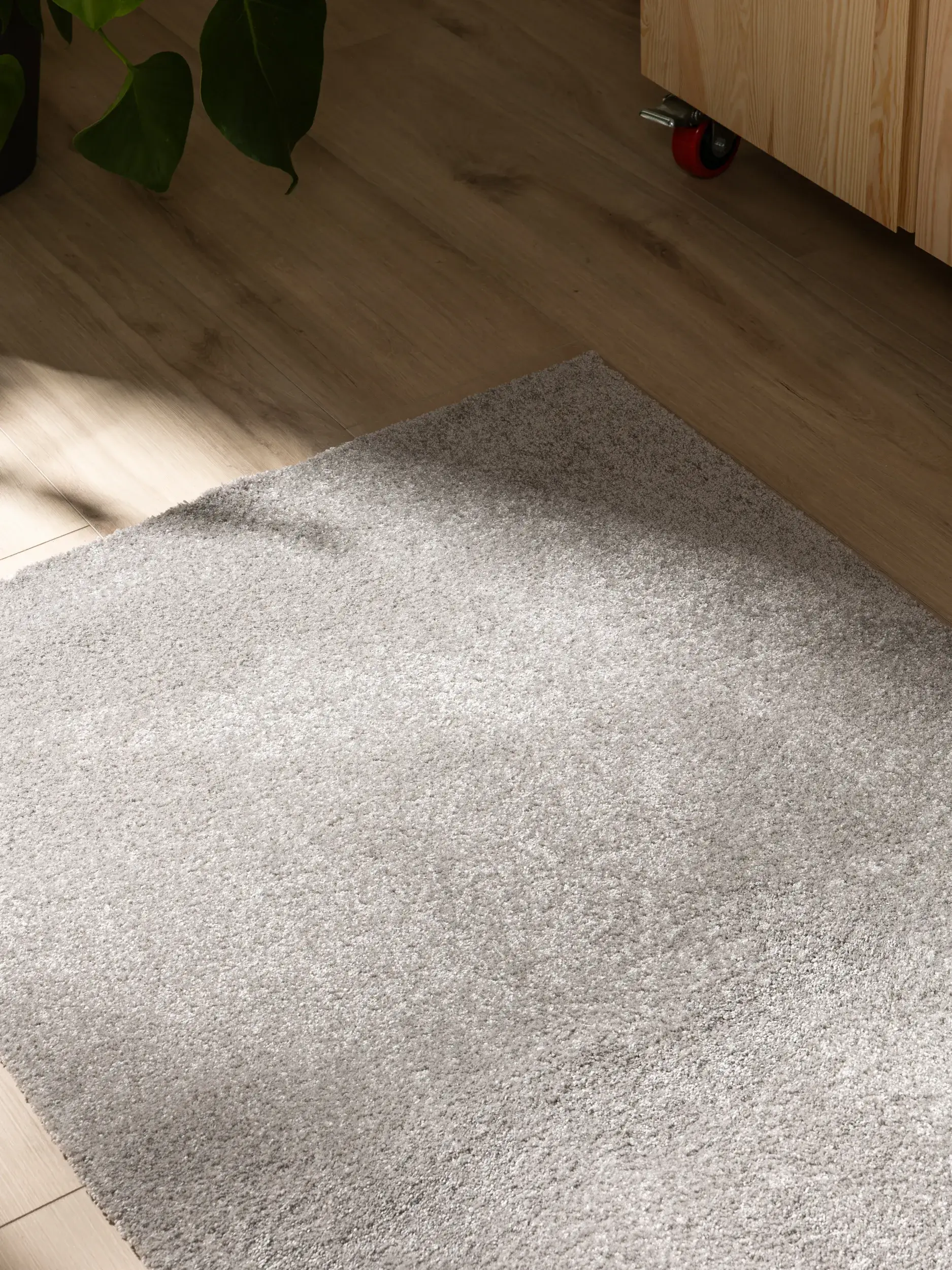 Tappeto di 100% Poliestere (30% riciclato) in Grigio con pelo alto 100% Poliestere (30% riciclato) da benuta nest