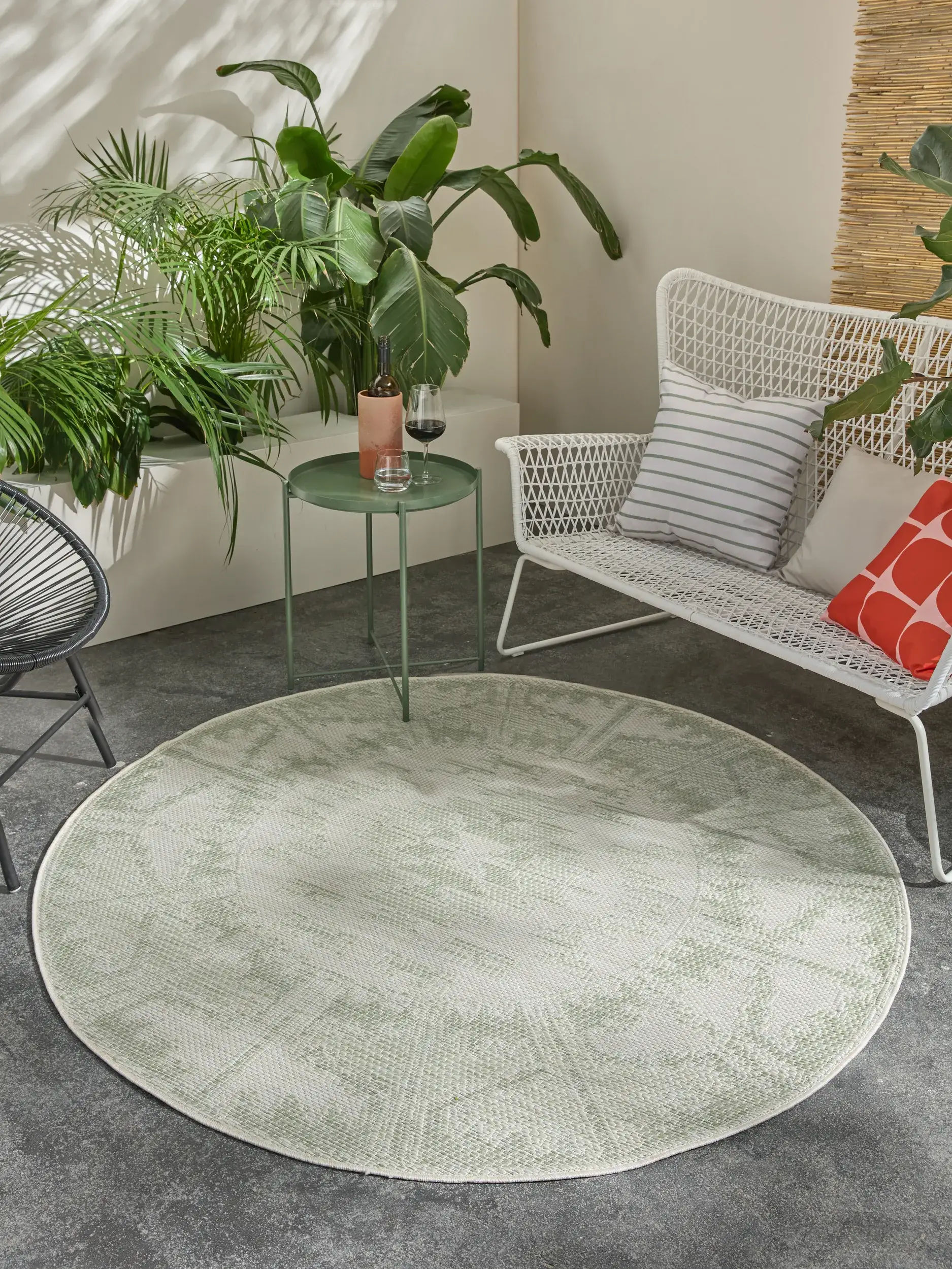 Rug made of 100% Polypropylen in Green with a 100% Polypropylen high pile by benuta Nest