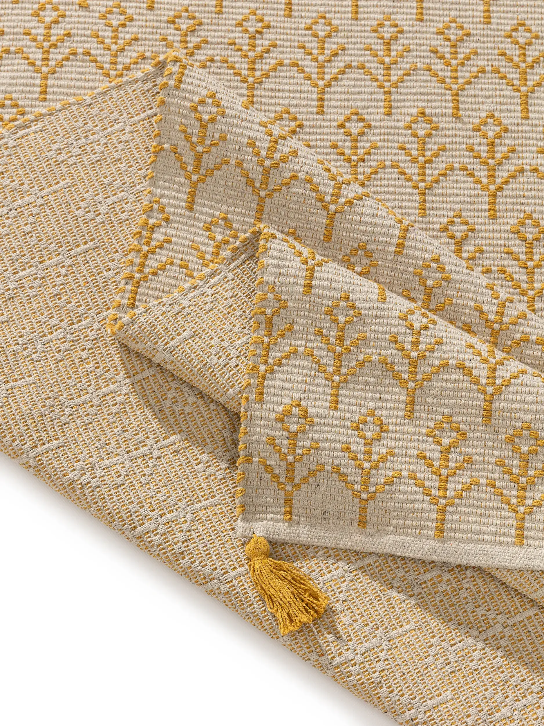 Alfombra de 60% Algodón (reciclado), 40% Poliéster en Amarillo con un pelo de {{Placeholder_Pile Height}} de altura de Lytte