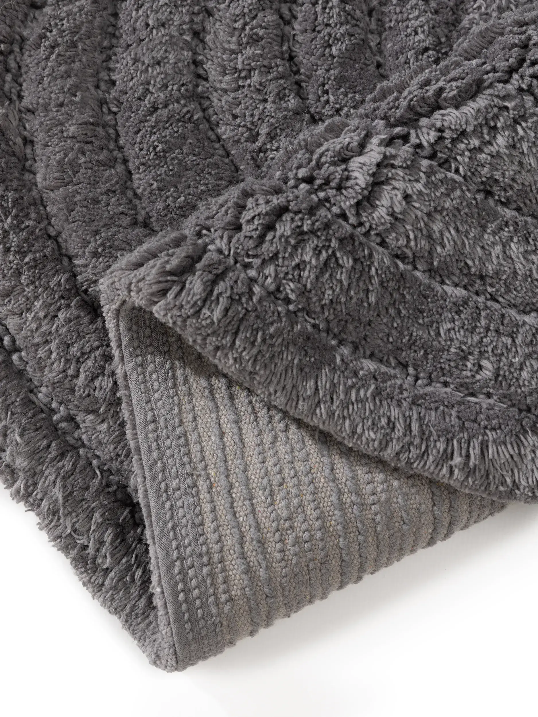 Alfombrilla de baño Nia Gris oscuro con diseño de Geométrico en 100% Algodón de benuta POP