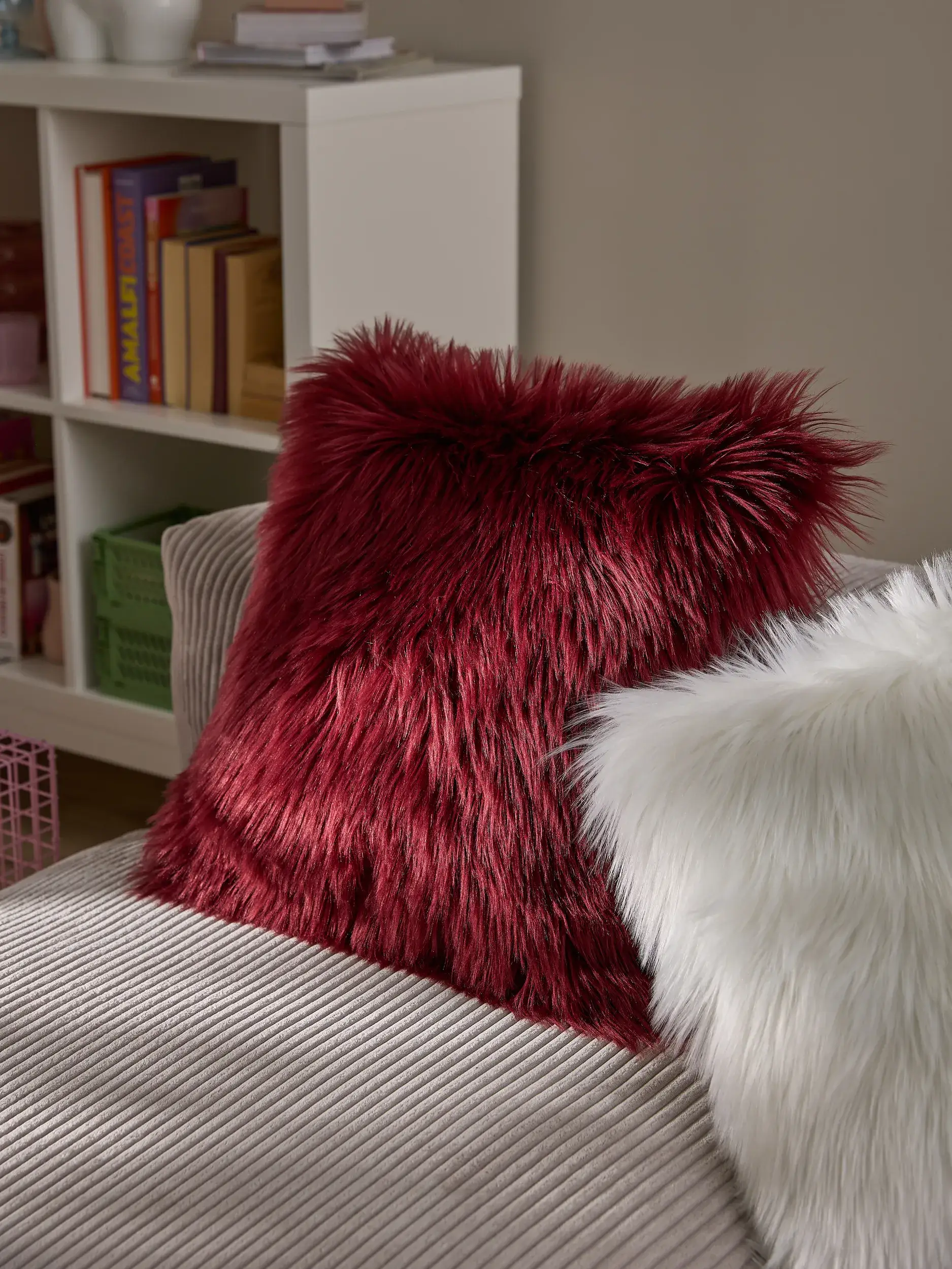 Kissen Nanuk Bordeaux im Design Einfarbig aus 70% Polyacryl, 30% Polyester von benuta Pop