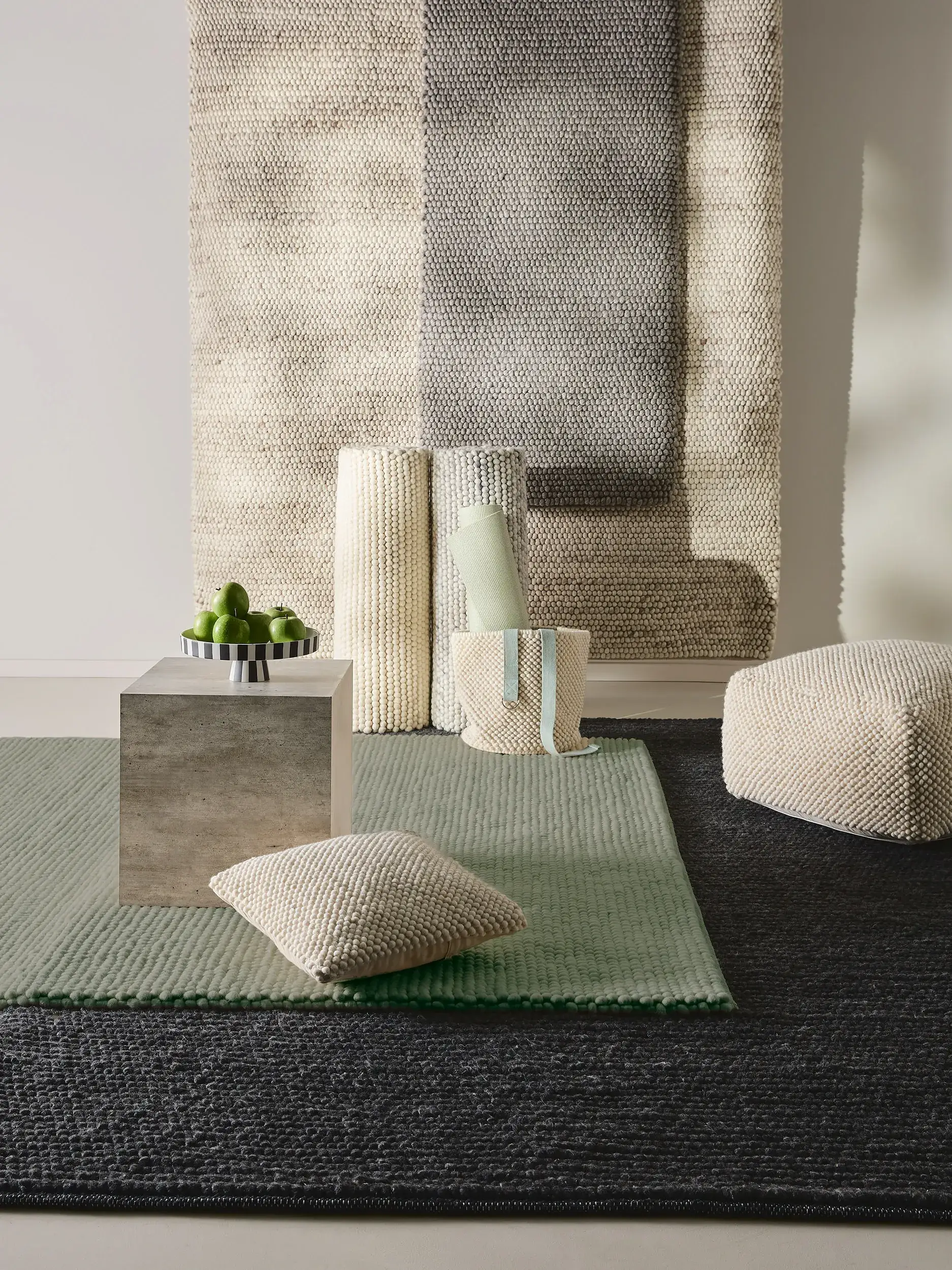 Teppich Beads aus 70% Wolle, 30% Polyester in Grün von benuta Pure