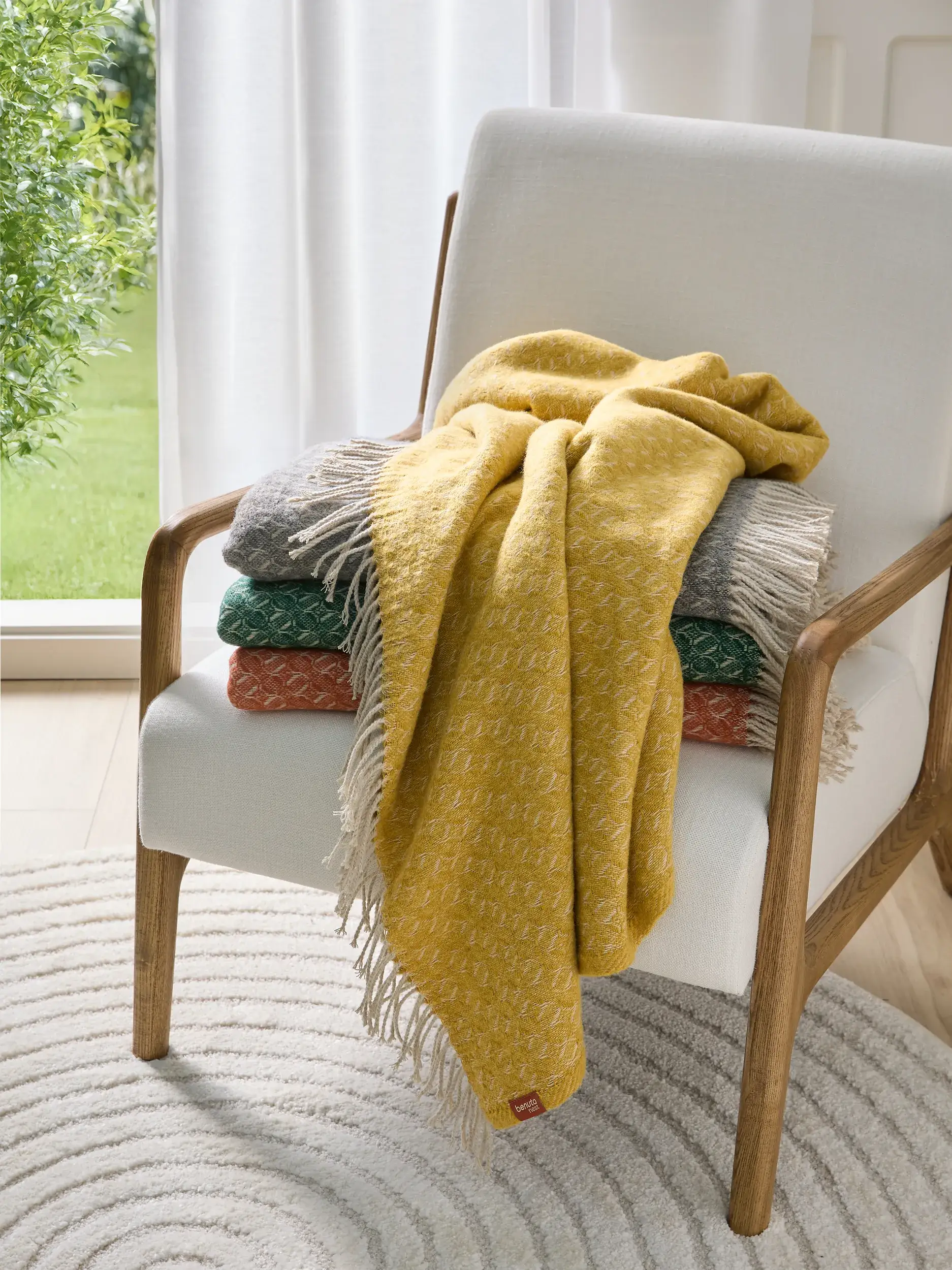 Liana Rød fra benuta nest