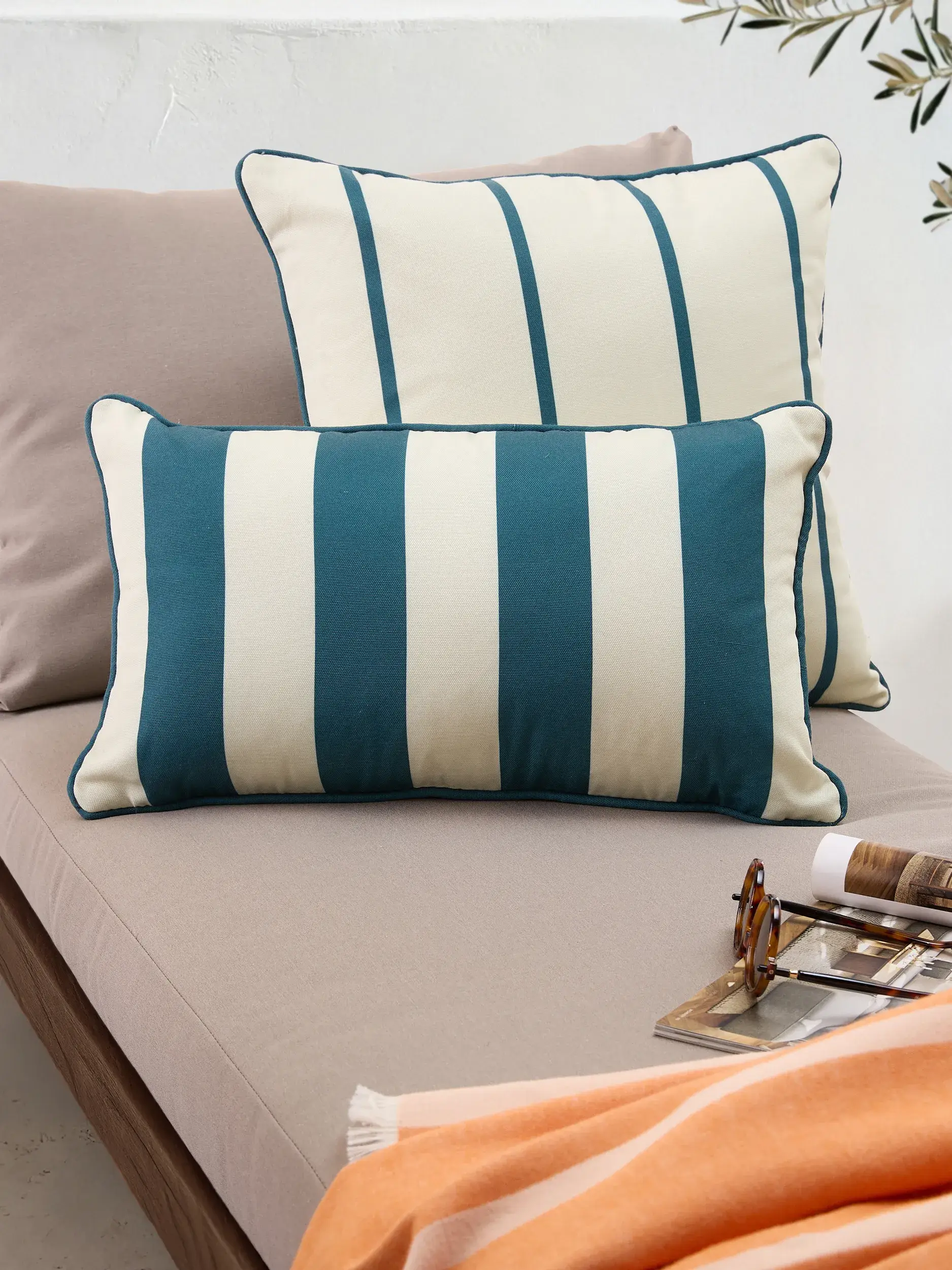 In- & Outdoor Cushion Reed Petrol by benuta Nest