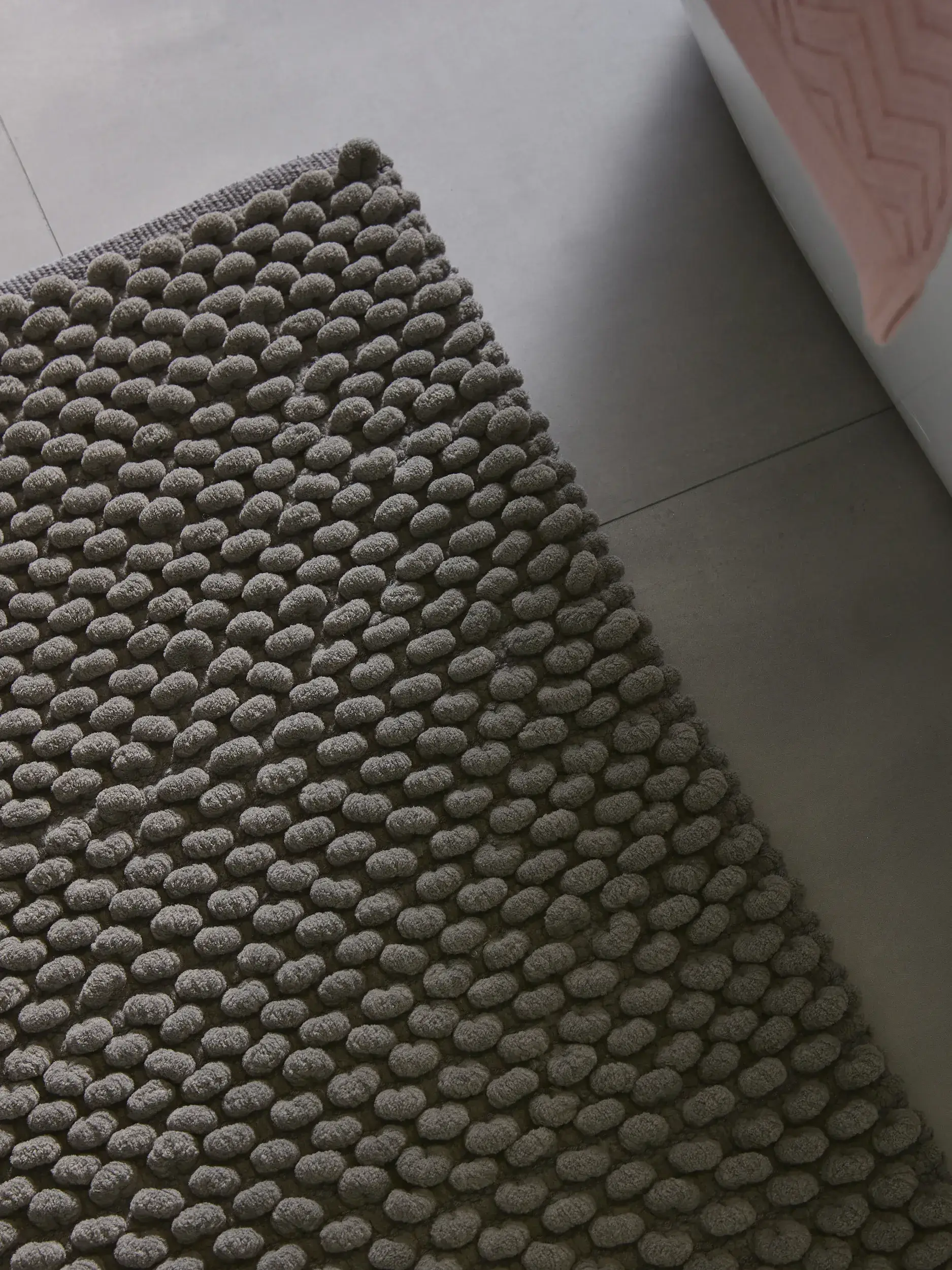 Tappeto da bagno Lynn Grigio di benuta nest