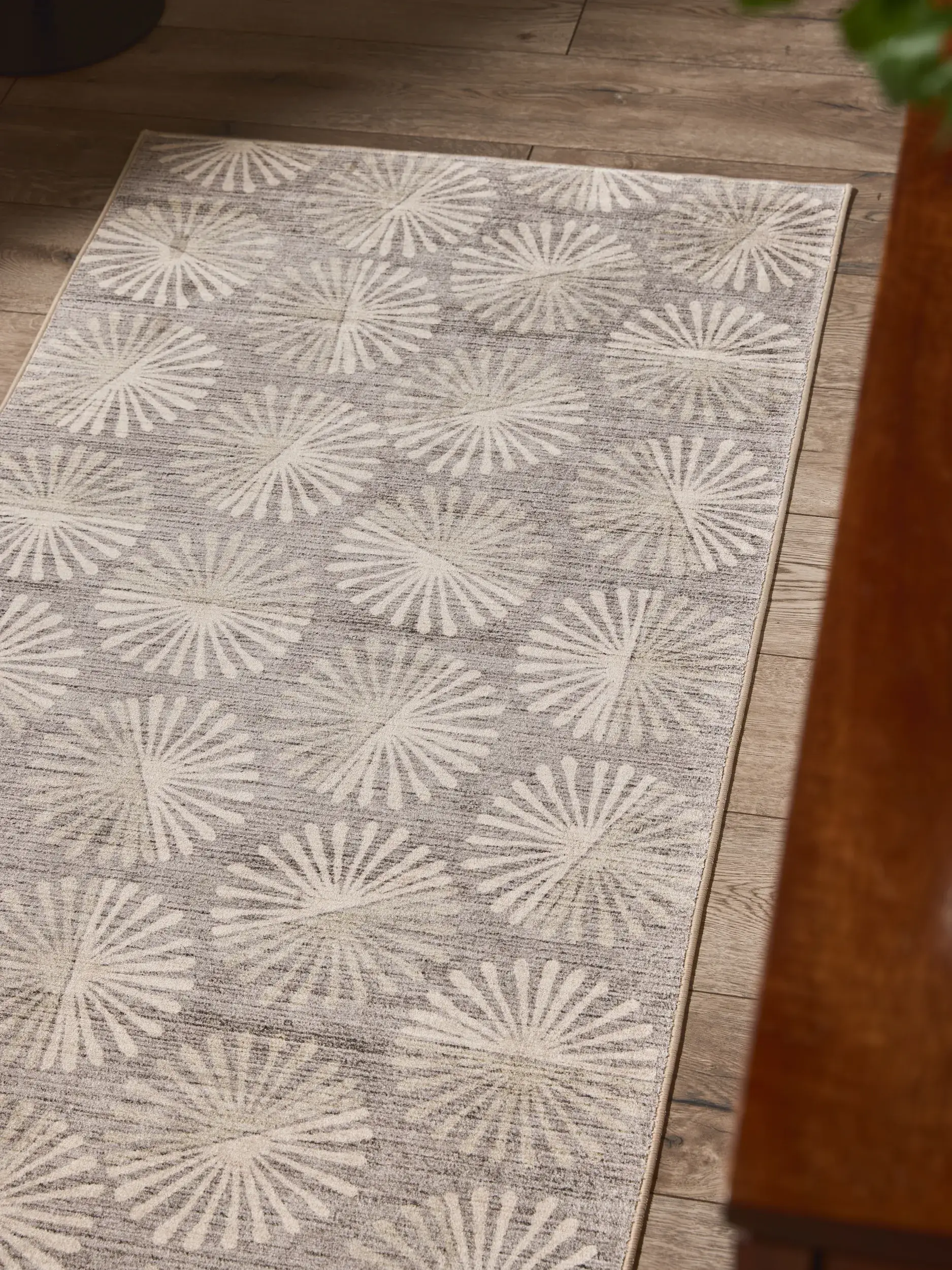 Teppe av 100% Polyester i Taupe med 100% Polyester høy lugg fra benuta Nest