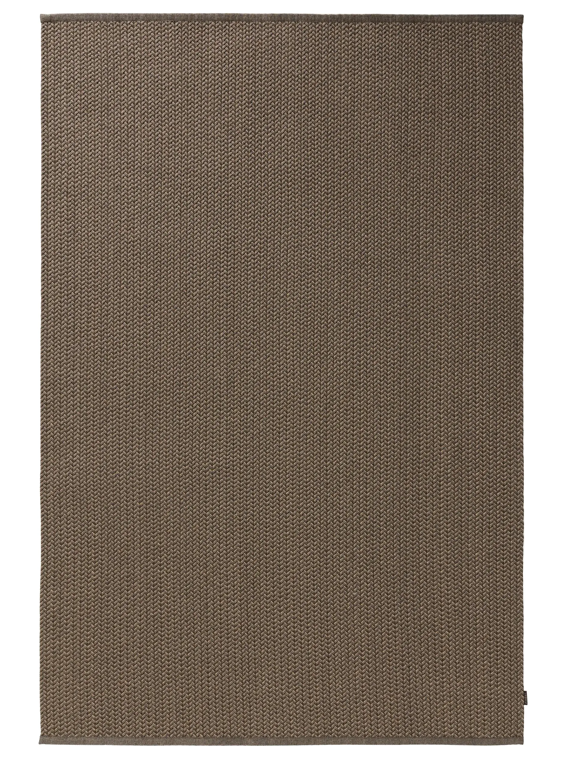 Matto 60% Polyester, 40% Polypropylena värissä Braun 60% Polyester, 40% Polypropylen korkealla nukalla merkiltä benuta Finest