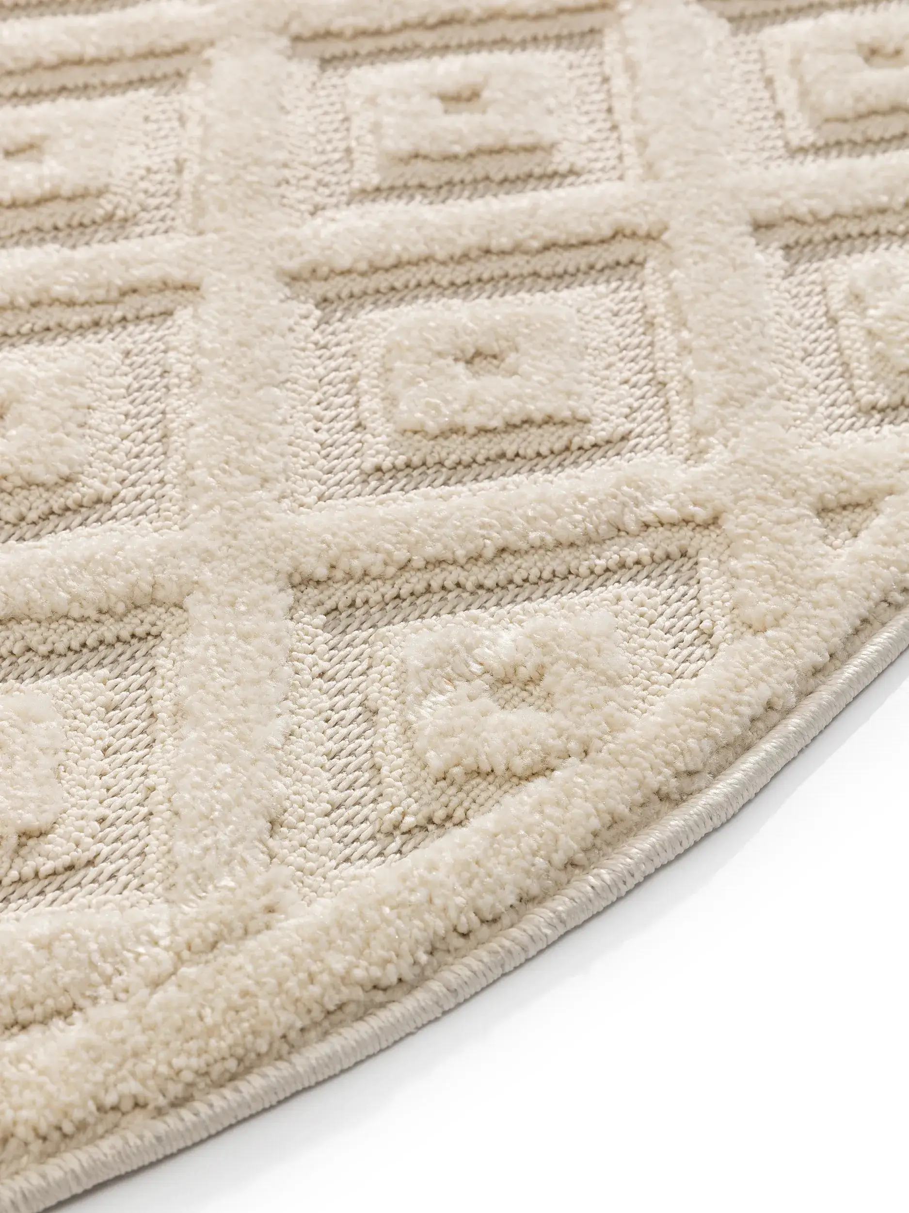 Rug made of 100% Polypropylen in White with a 100% Polypropylen high pile by benuta Basic