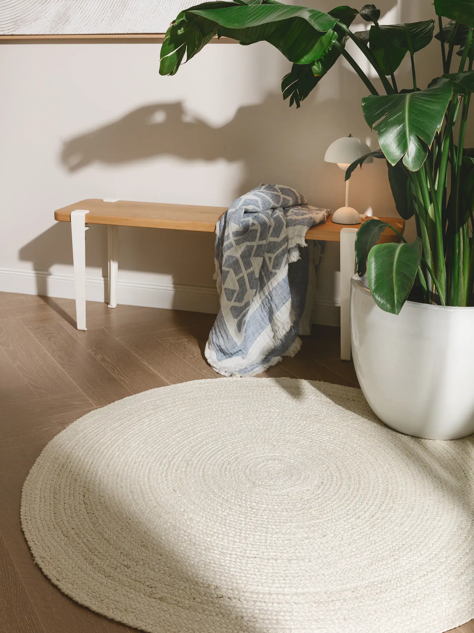 Teppich aus 100% Jute in Weiß mit 100% Jute hohem Flor von benuta Pure