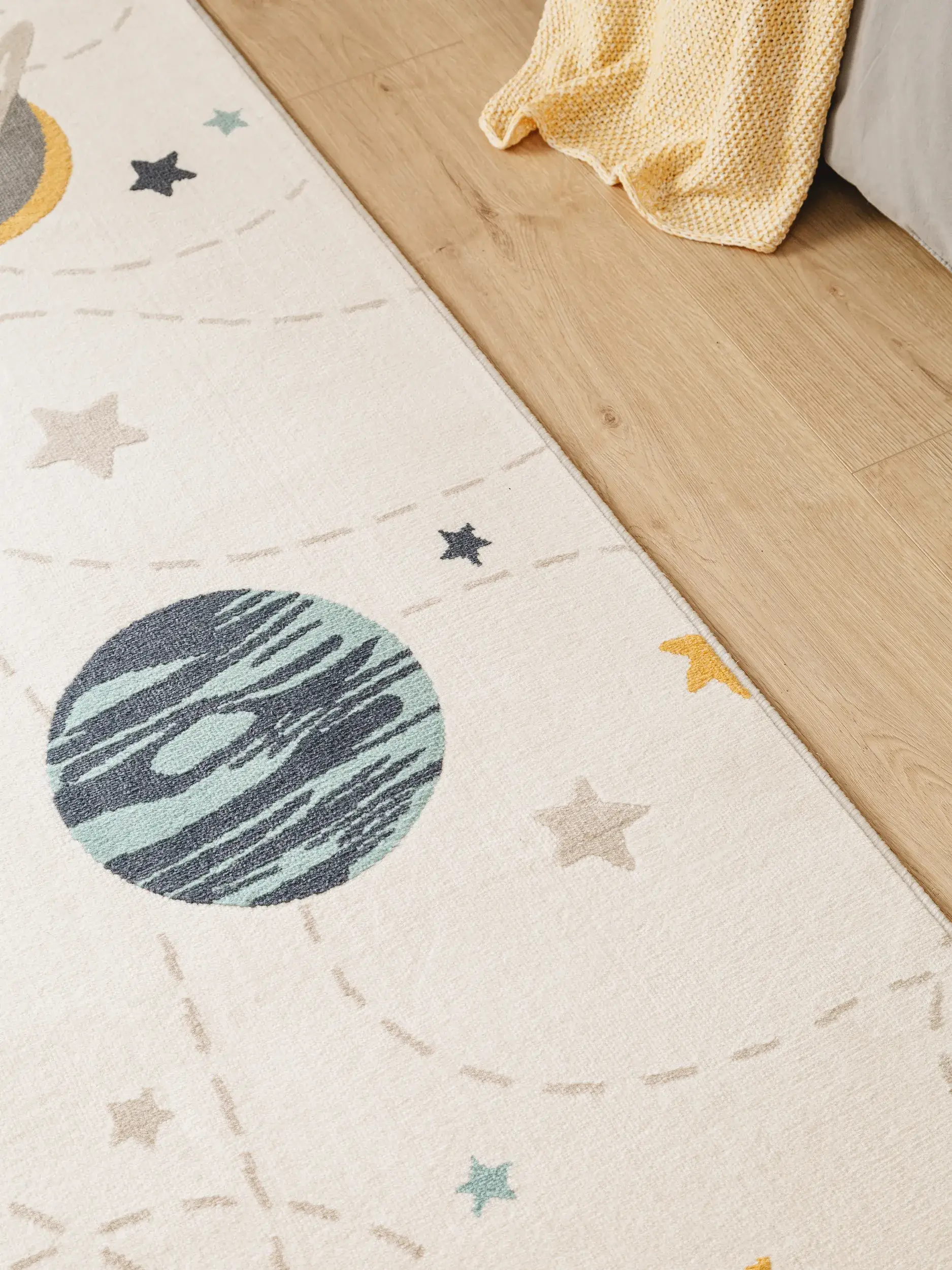 Rug made of 100% Polypropylen in Beige with a 100% Polypropylen high pile by Lytte