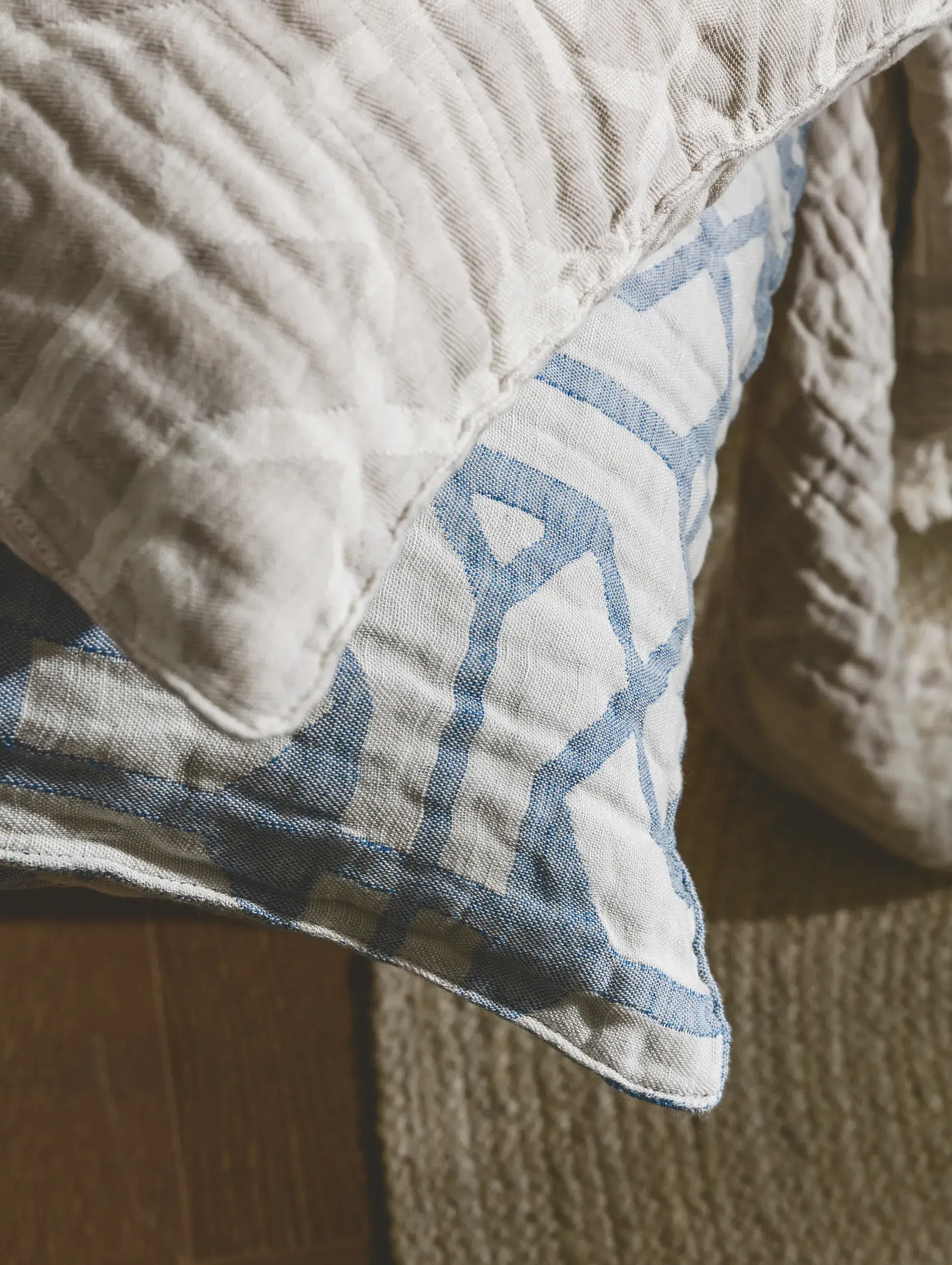Housse de coussin en mélange de lin Sabine Crème en motif Geométrico en 60% Coton, 40% Lin de benuta pure