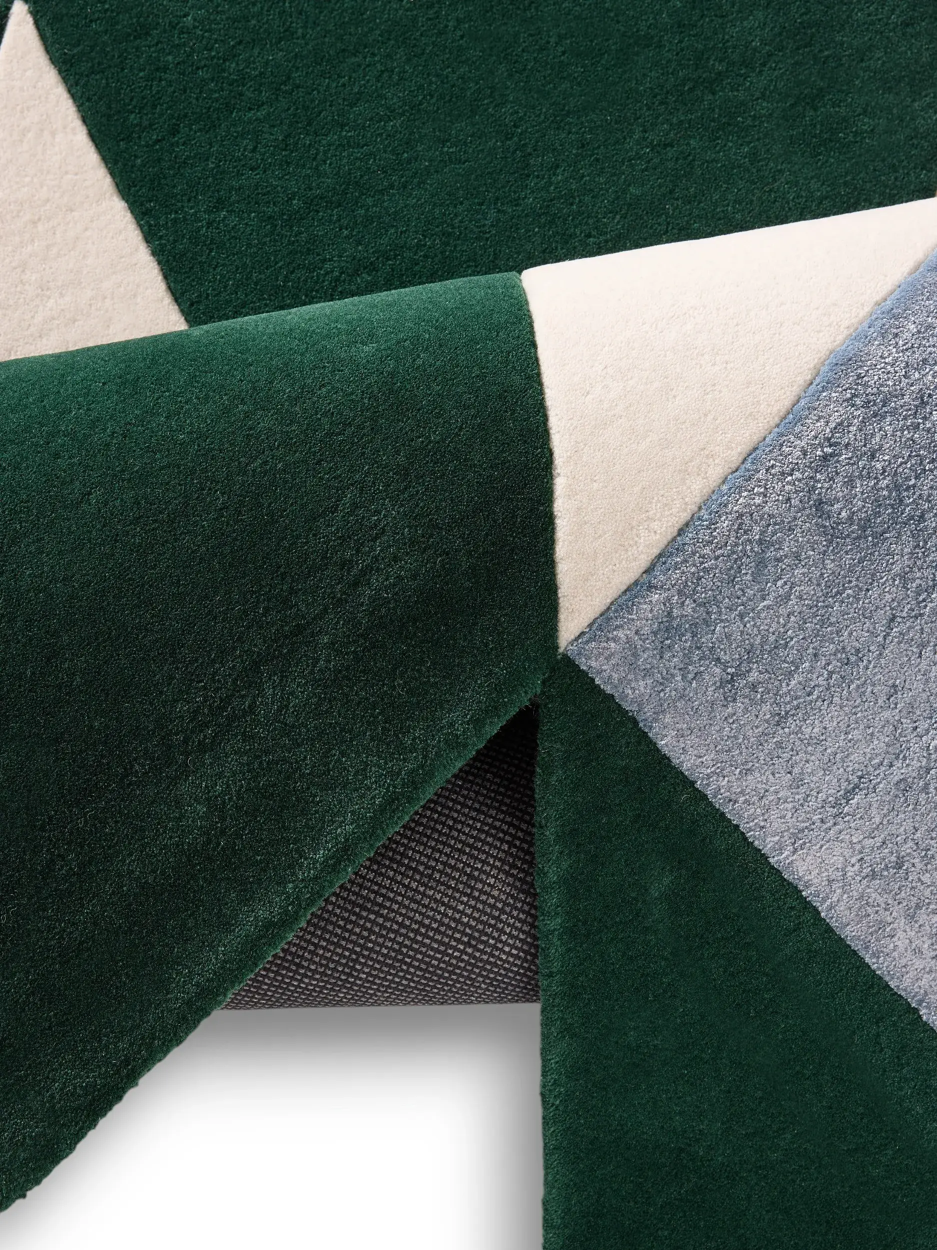 Rug made of 70% Wool, 30% Lyocell (Tencel™) in Multicolour with a 70% Wool, 30% Lyocell (Tencel™) high pile by benuta Finest
