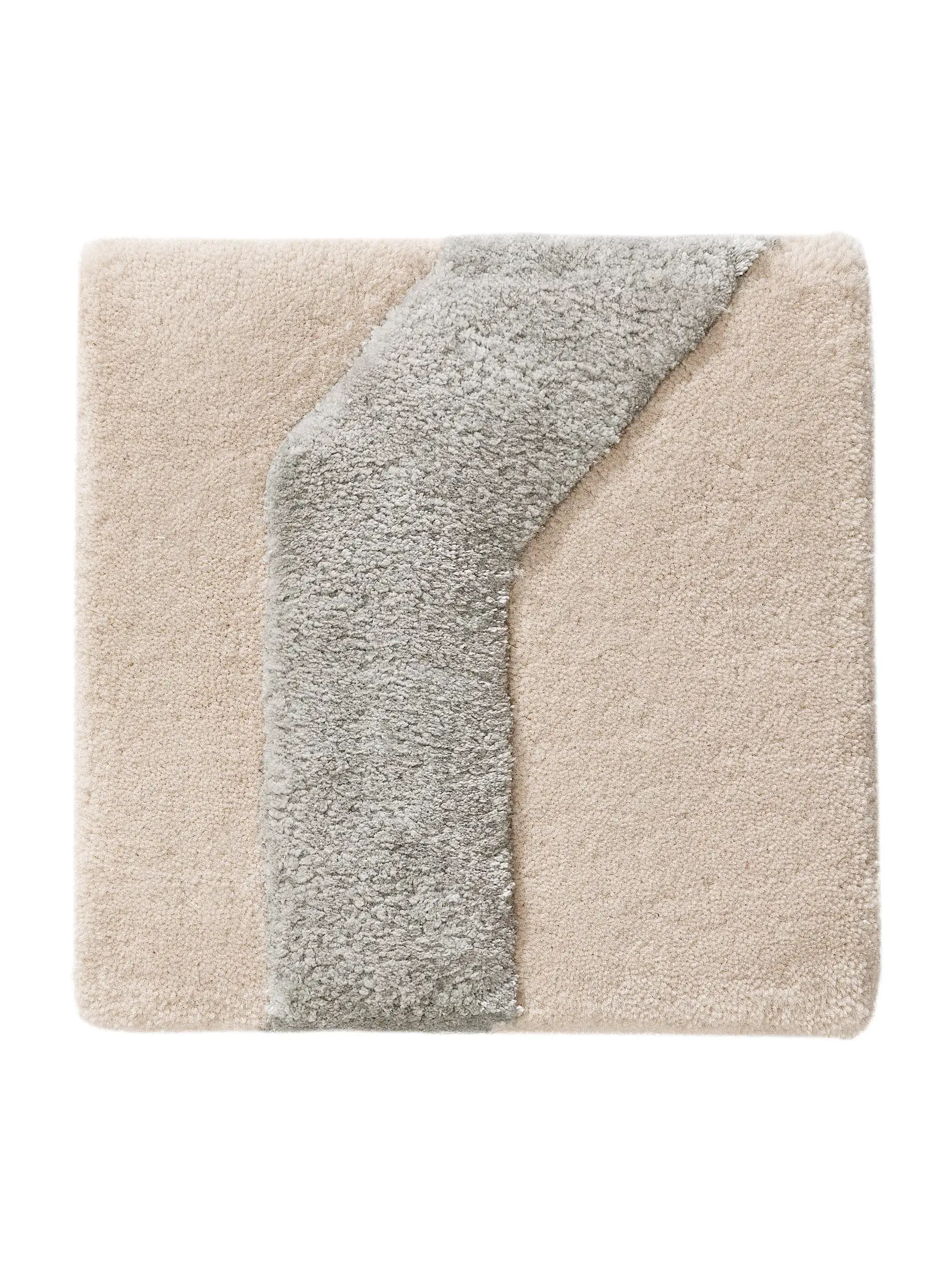 Tapijt van 60% Wol, 40% Lyocell (Tencel™) in Beige met een 60% Wol, 40% Lyocell (Tencel™) hoge pool van benuta Finest