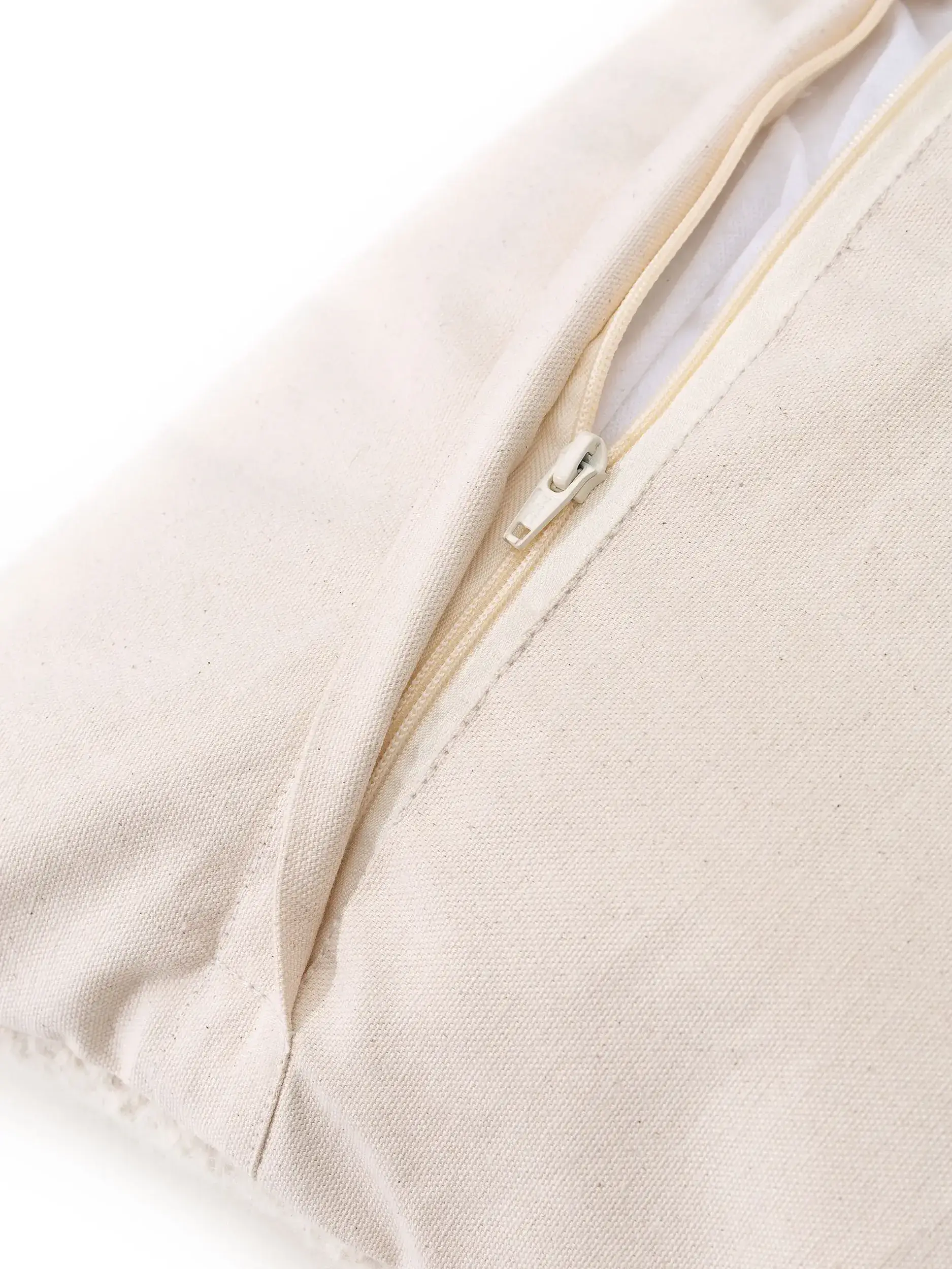 Kissenbezug Shawn Ivory im Design  aus 80% Wolle, 20% Polyester von Lytte