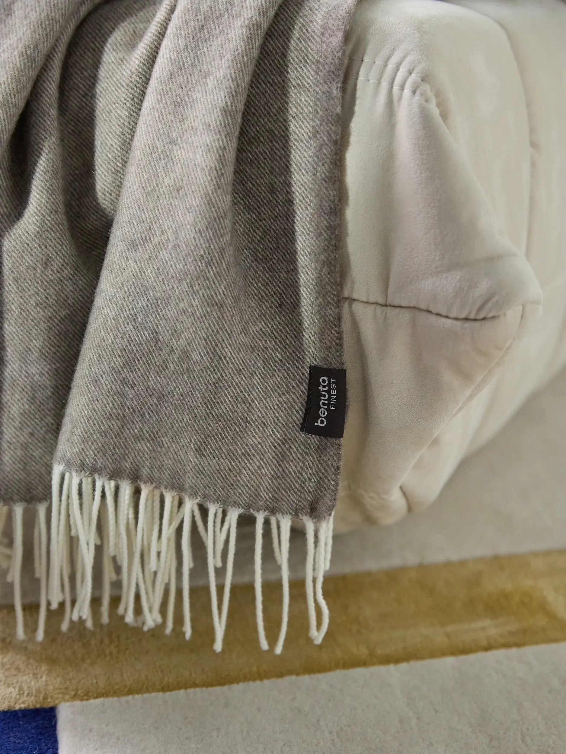 Victoria Gråbrun fra benuta Finest