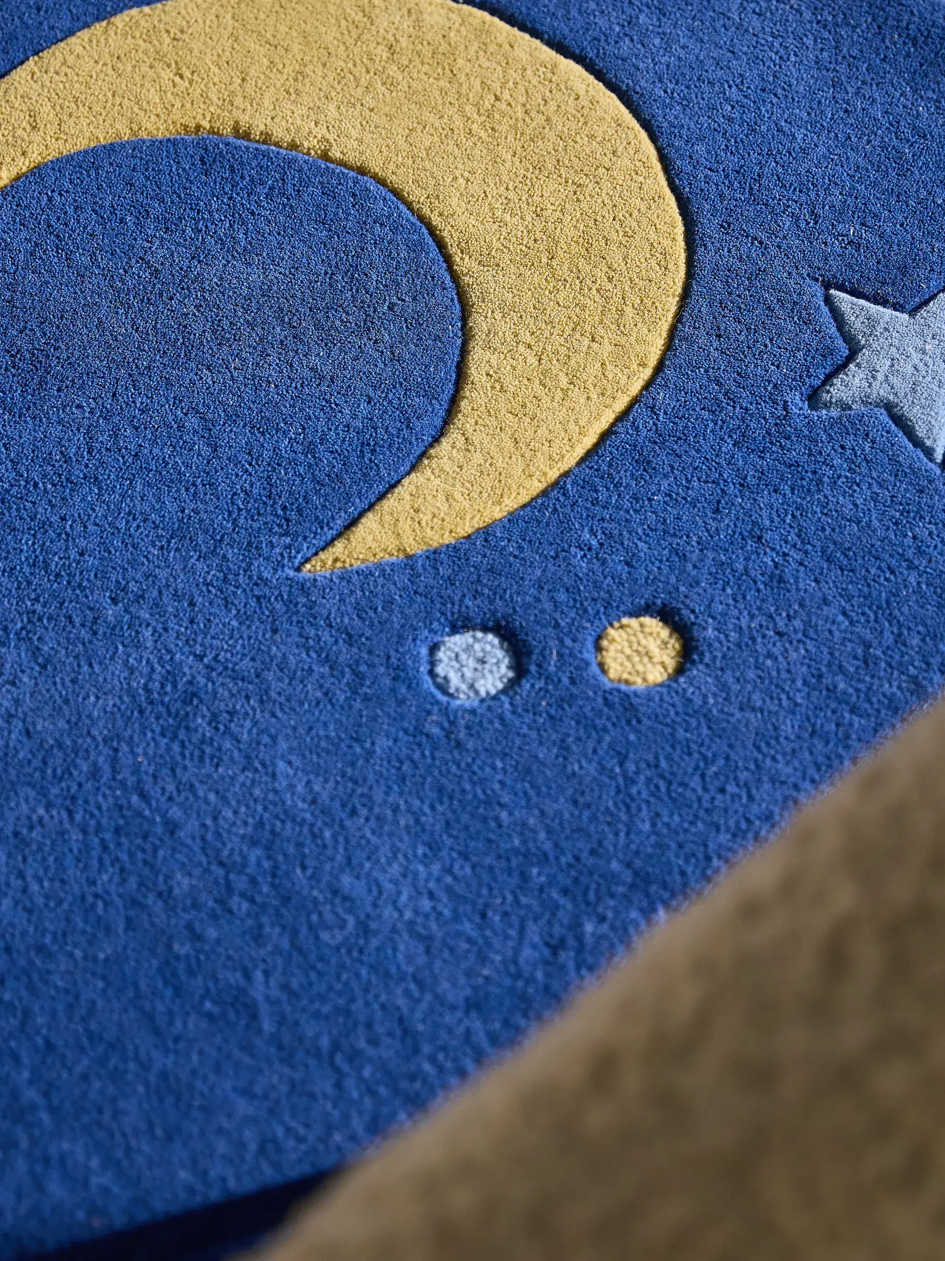 Teppich aus 100% Wolle in Blau mit 100% Wolle hohem Flor von Lytte