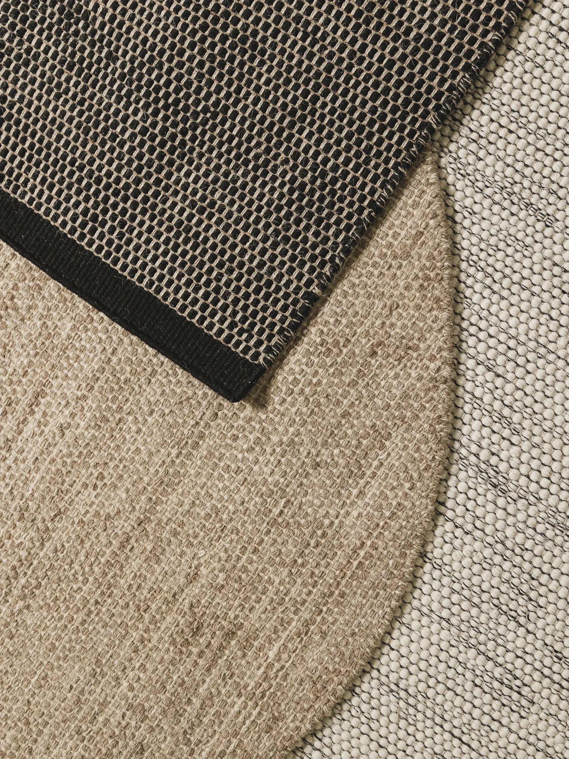 Teppich aus 80% Wolle, 20% Baumwolle in Schwarz/Weiß mit 80% Wolle, 20% Baumwolle hohem Flor von benuta Pure