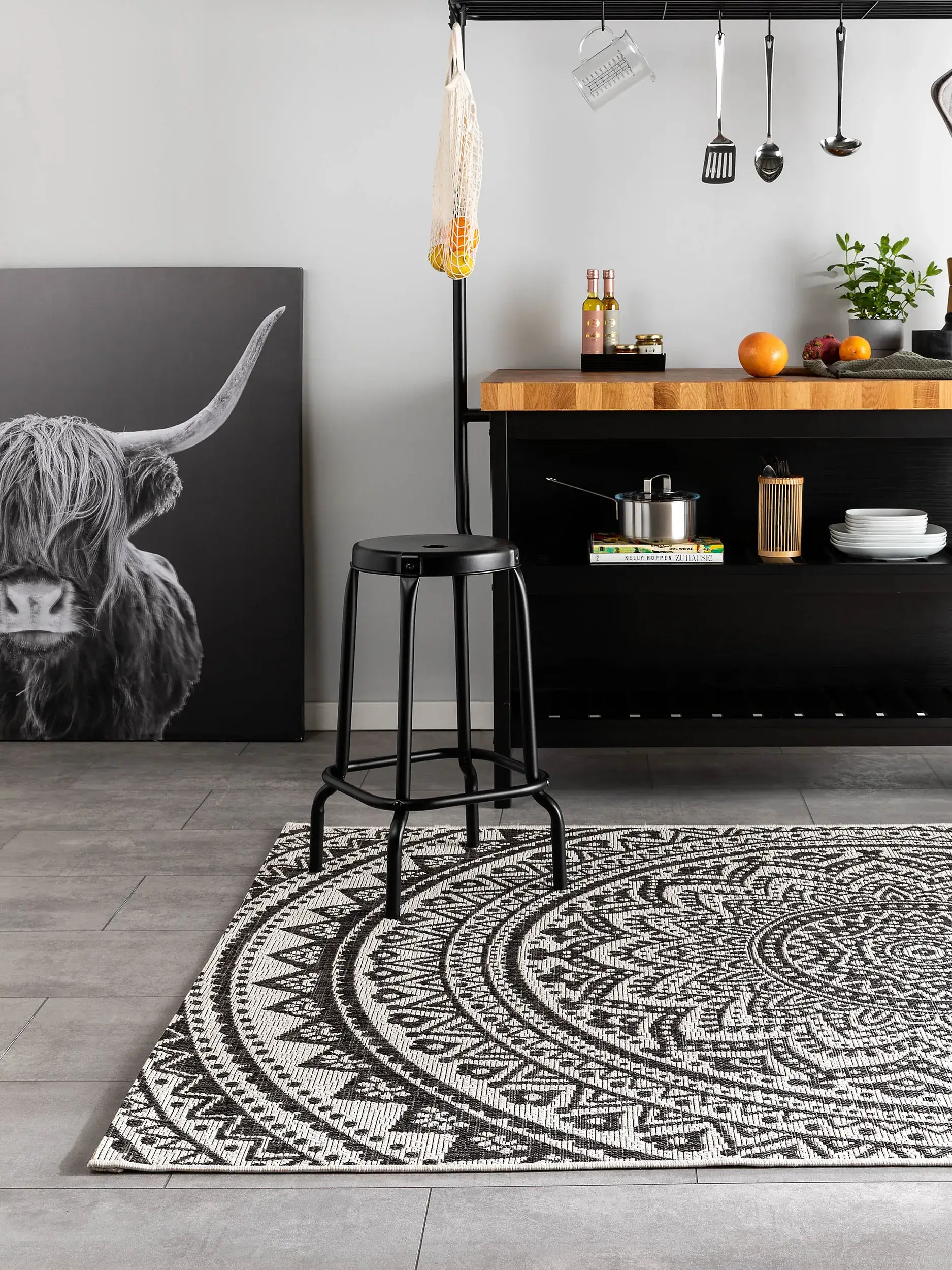 Rug made of 100% Polypropylen in Schwarz/Weiß with a 100% Polypropylen high pile by benuta Nest