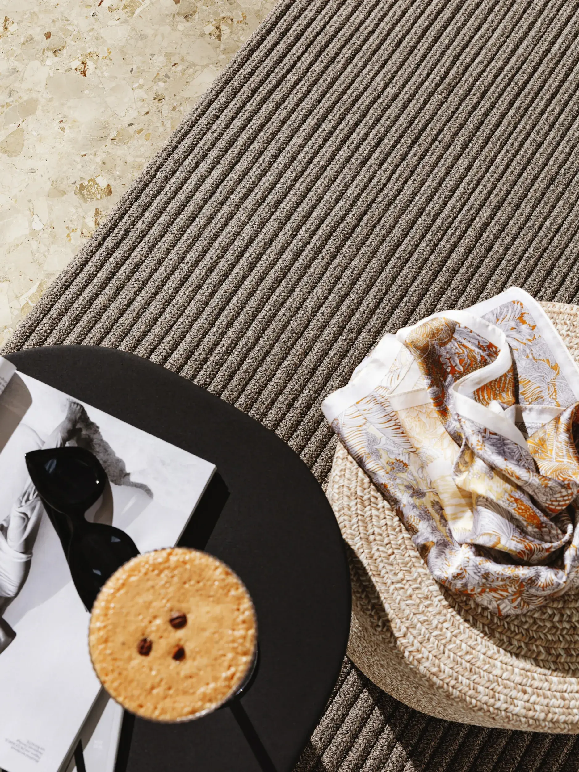 Teppich aus 80% Polypropylen, 20% Polyester in Grau mit 80% Polypropylen, 20% Polyester hohem Flor von benuta Finest